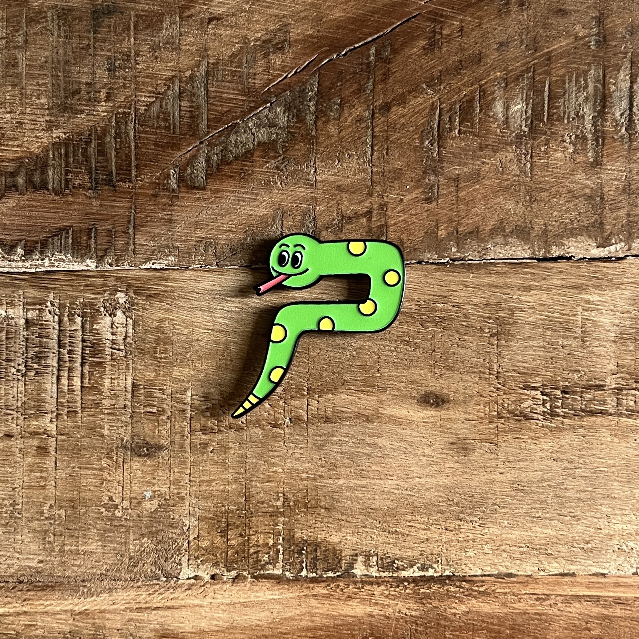 蛇的「ㄕ」/銅烤漆金屬徽章/注音符號系列