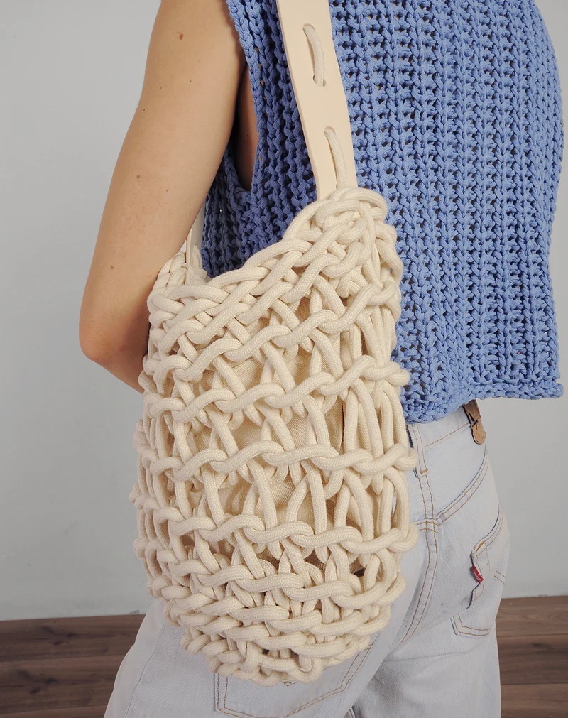 Alienina Naira - White + leather handle