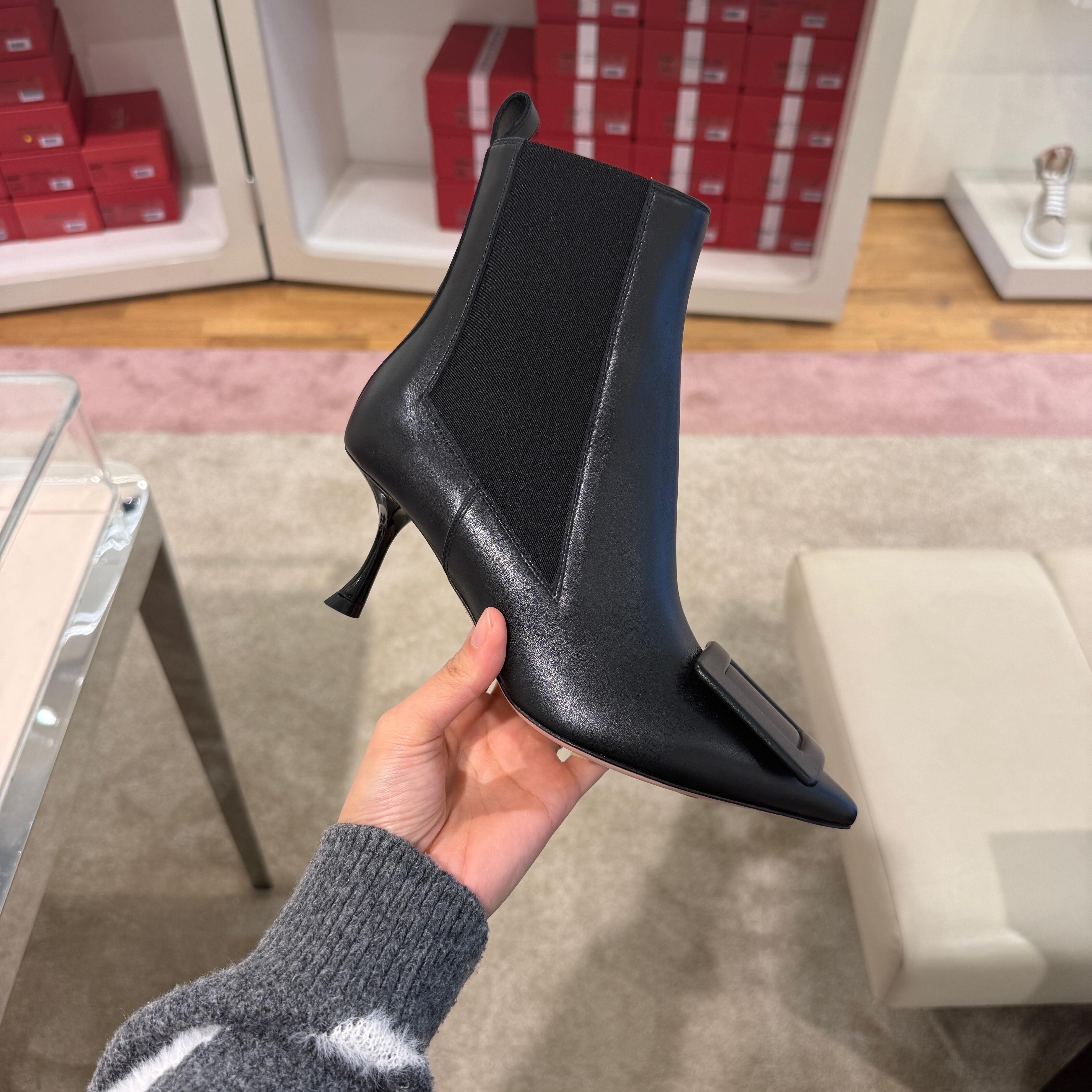 Roger Vivier RV Viv' in The City calf Boots Black