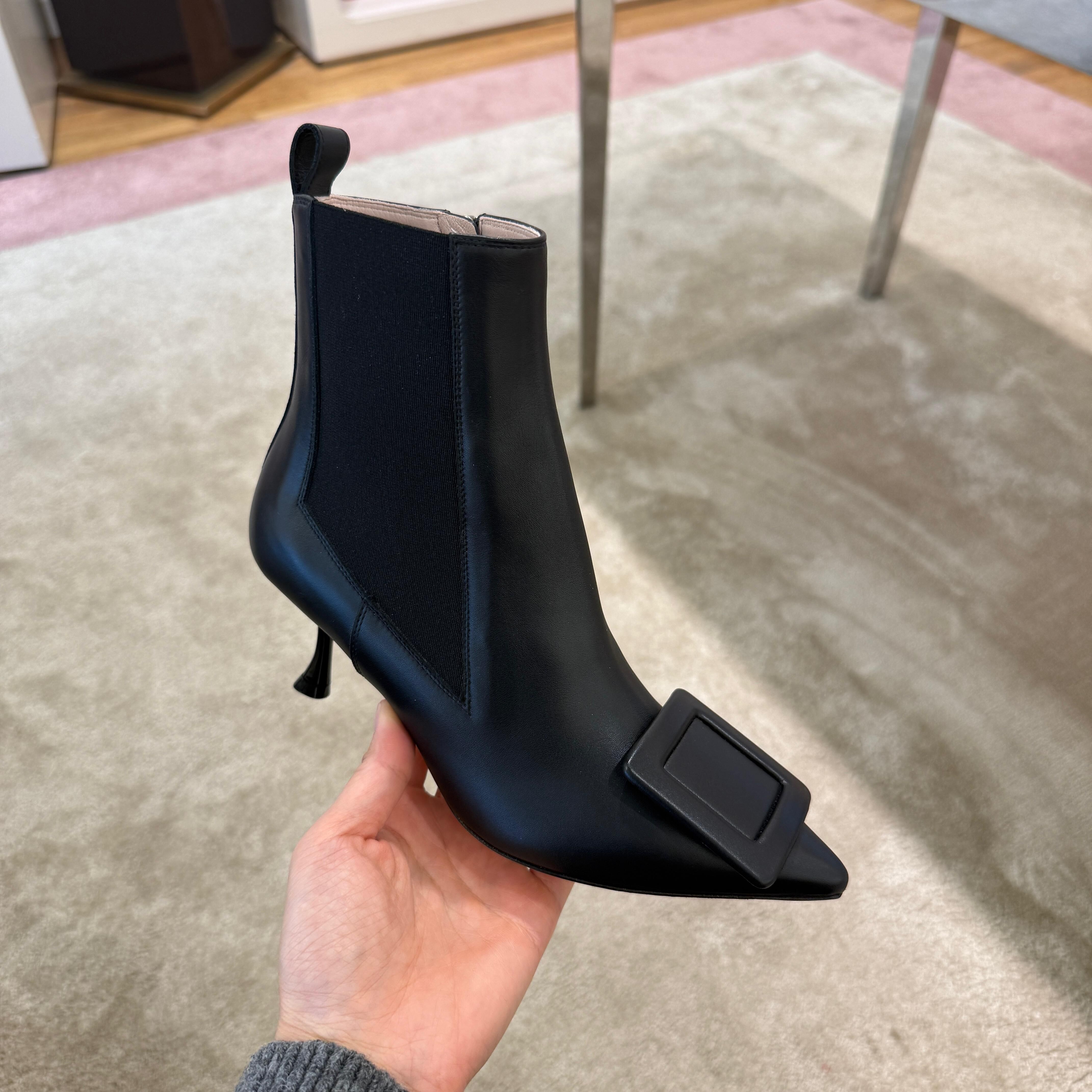 Roger Vivier RV Viv' in The City calf Boots Black