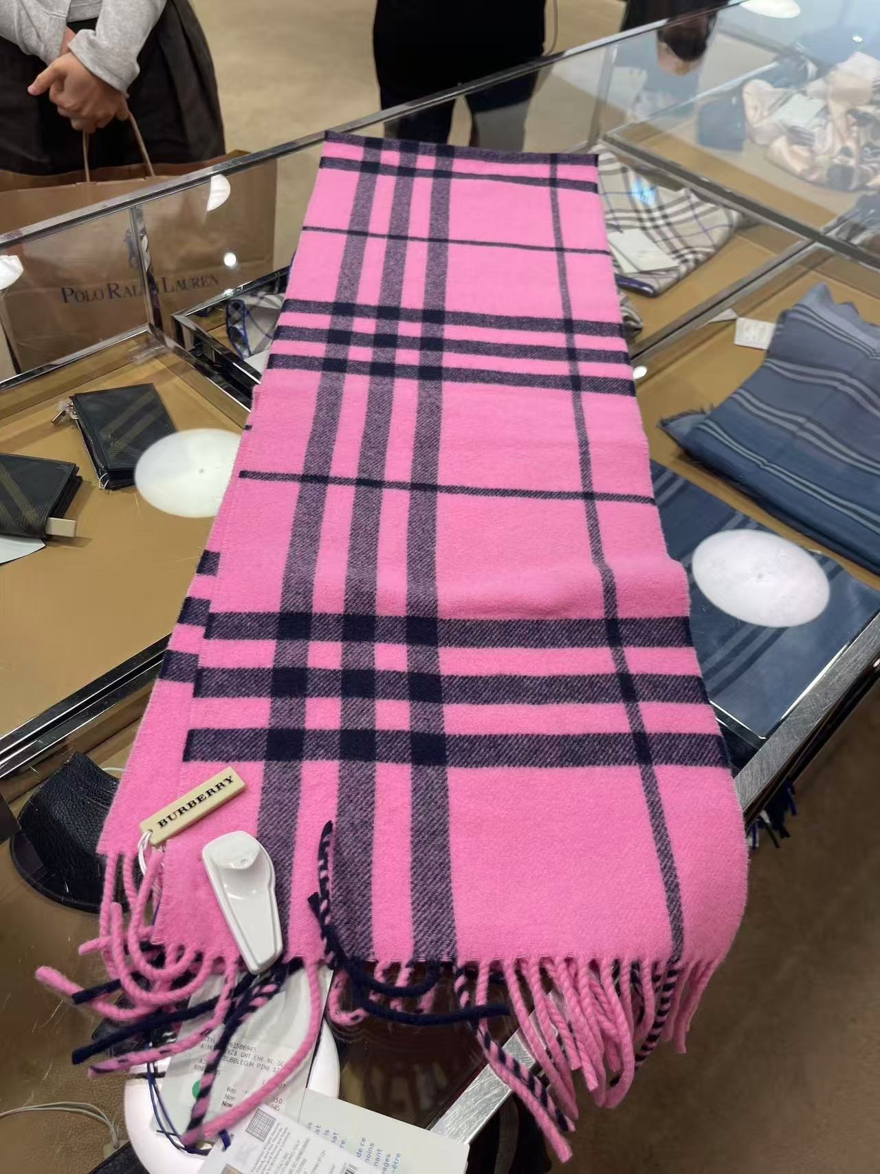 Burberry MU Giant Check Wool Scarf Bubblegum pink
