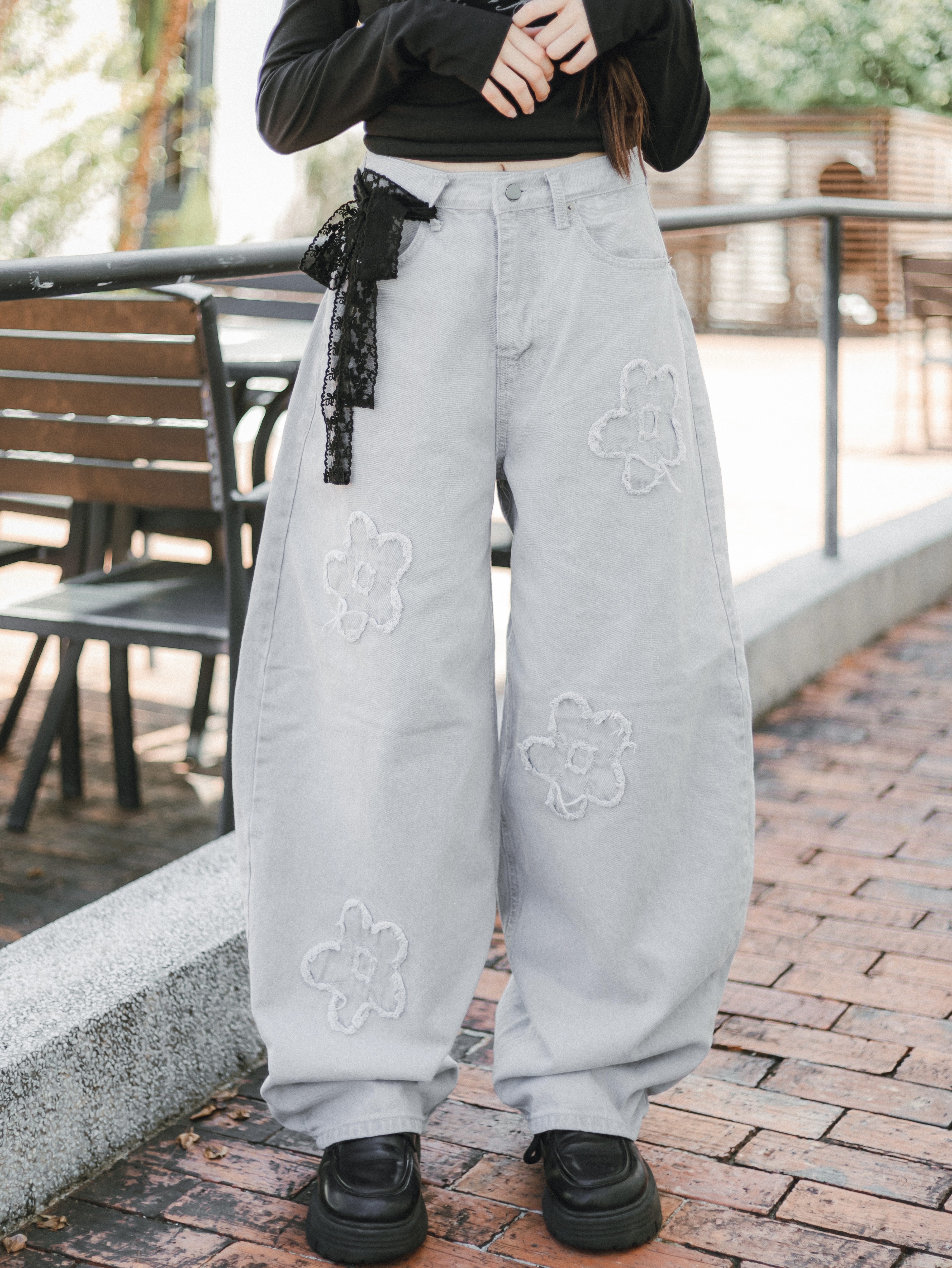 【現貨】花花刺繡彎刀褲