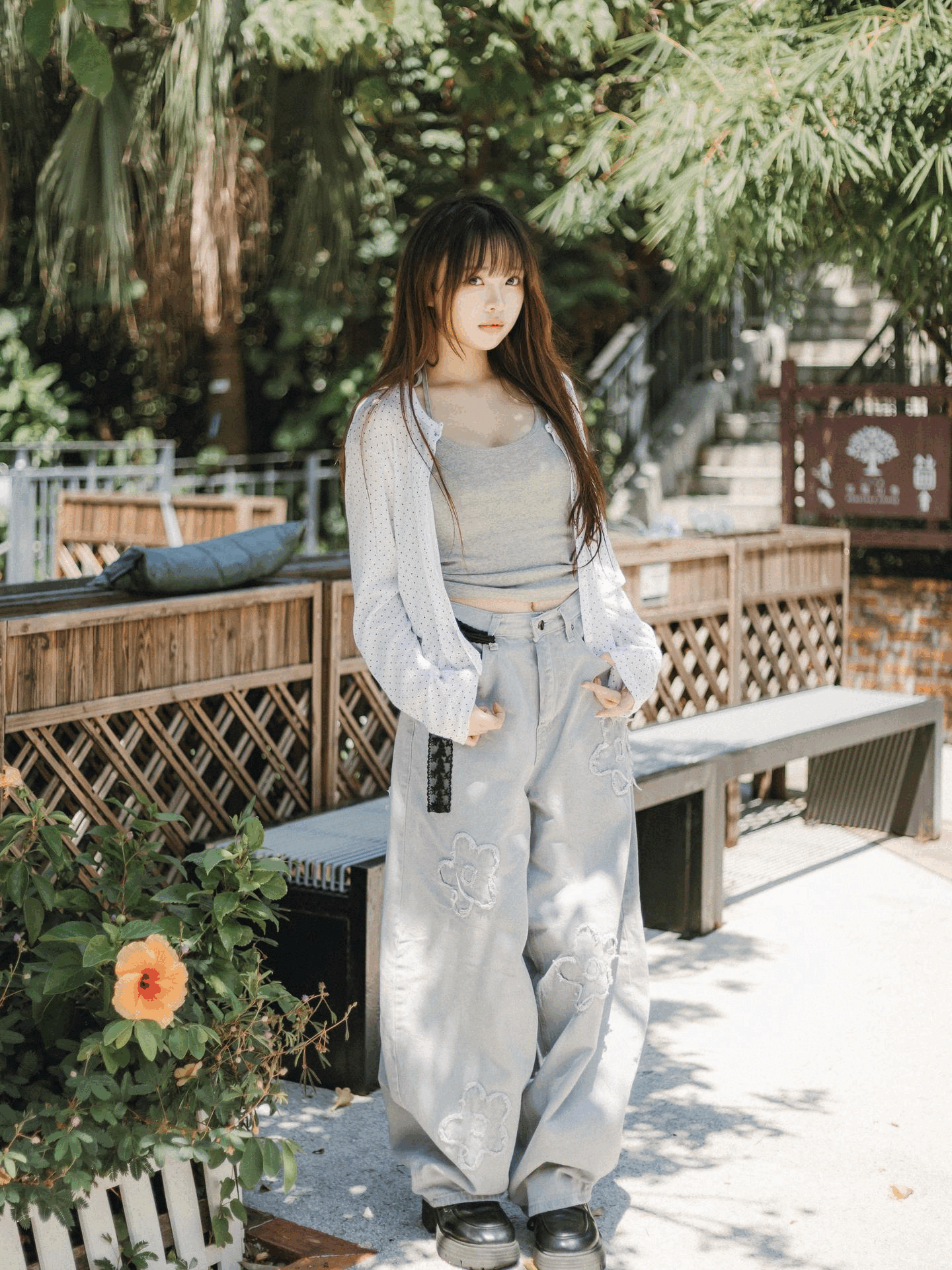 【現貨】花花刺繡彎刀褲