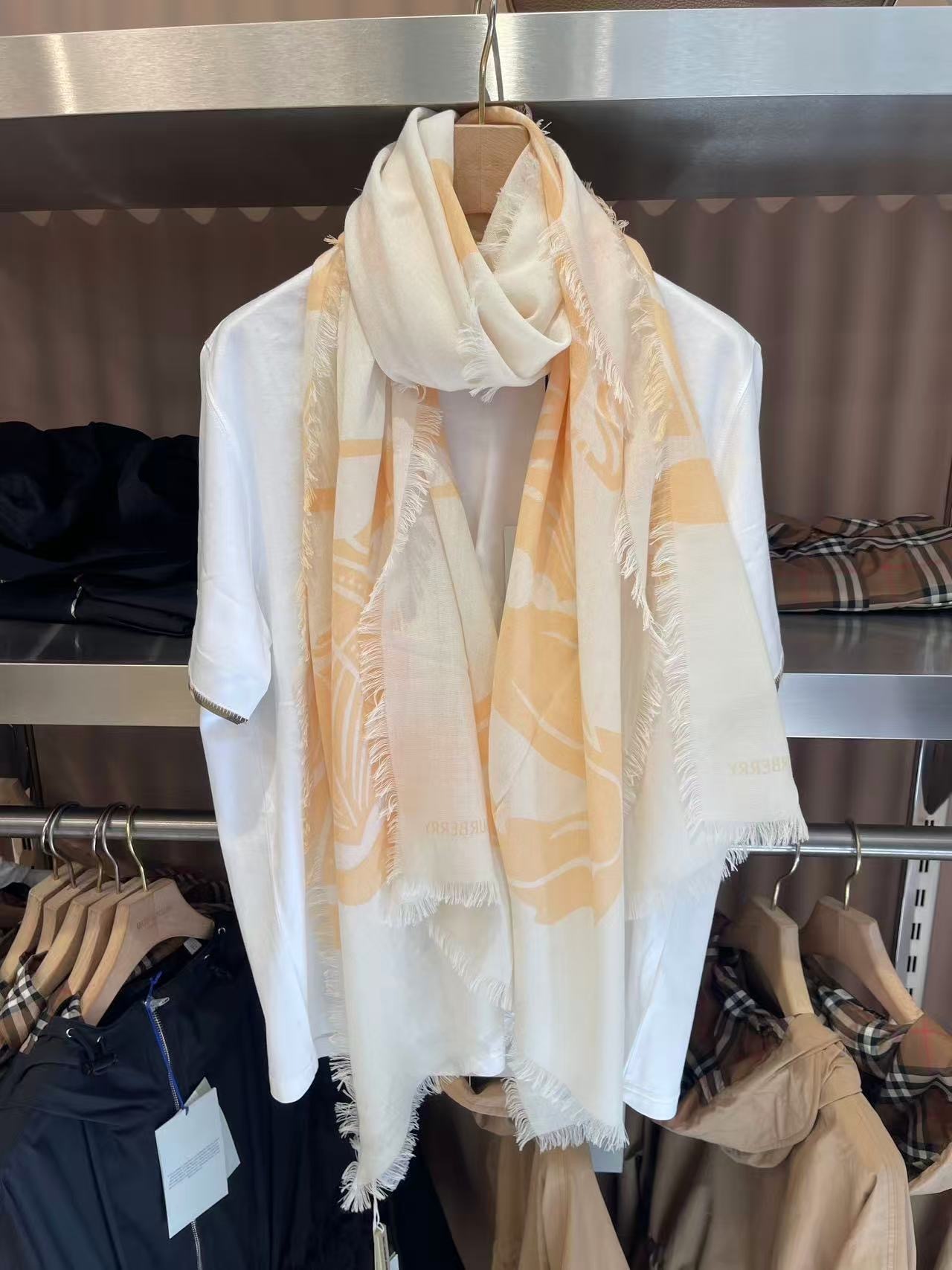 Burberry MU Large EKD Wool Scarf Petal Yellow 200*70