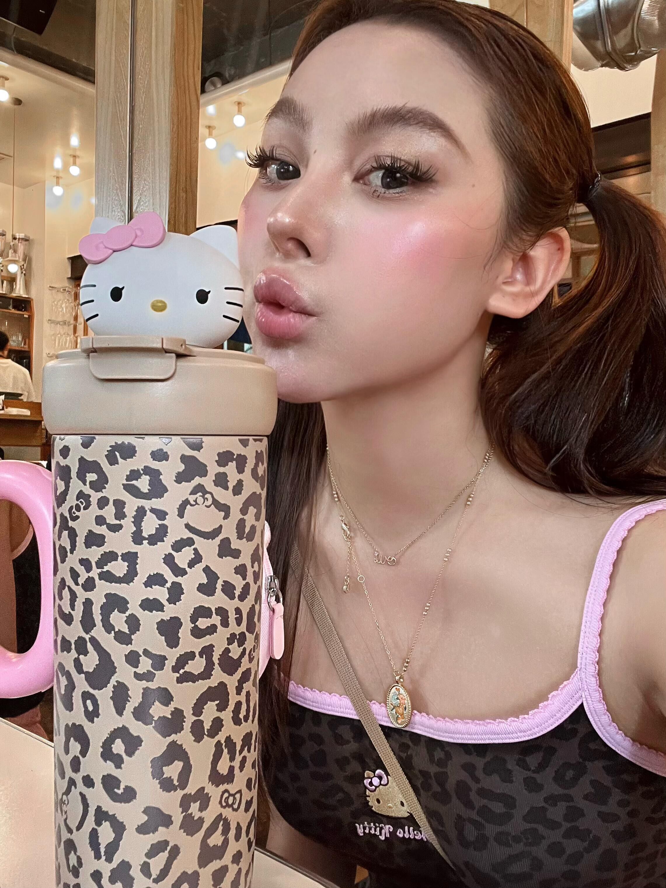 Hello Kitty x TBH 夏日黑皮系列 變色保溫杯 吸管杯 直飲杯 豹紋 附Mini收納包 2色 700ml (任買兩件711免運)/預購