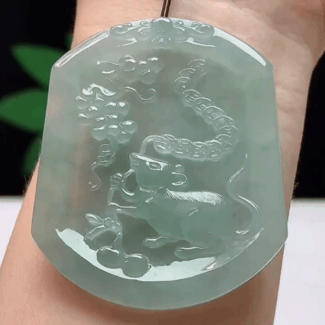 911335 翡翠冰種飄花鼠牌