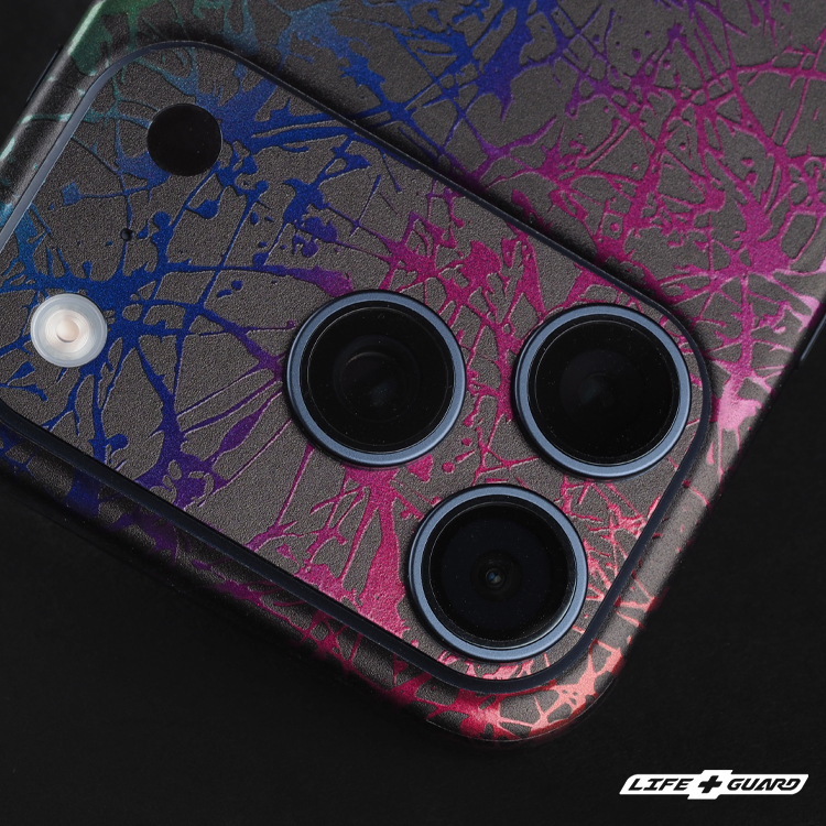 LIFE+GUARD 手機貼膜安裝特寫，適用 iPhone 17 Pro