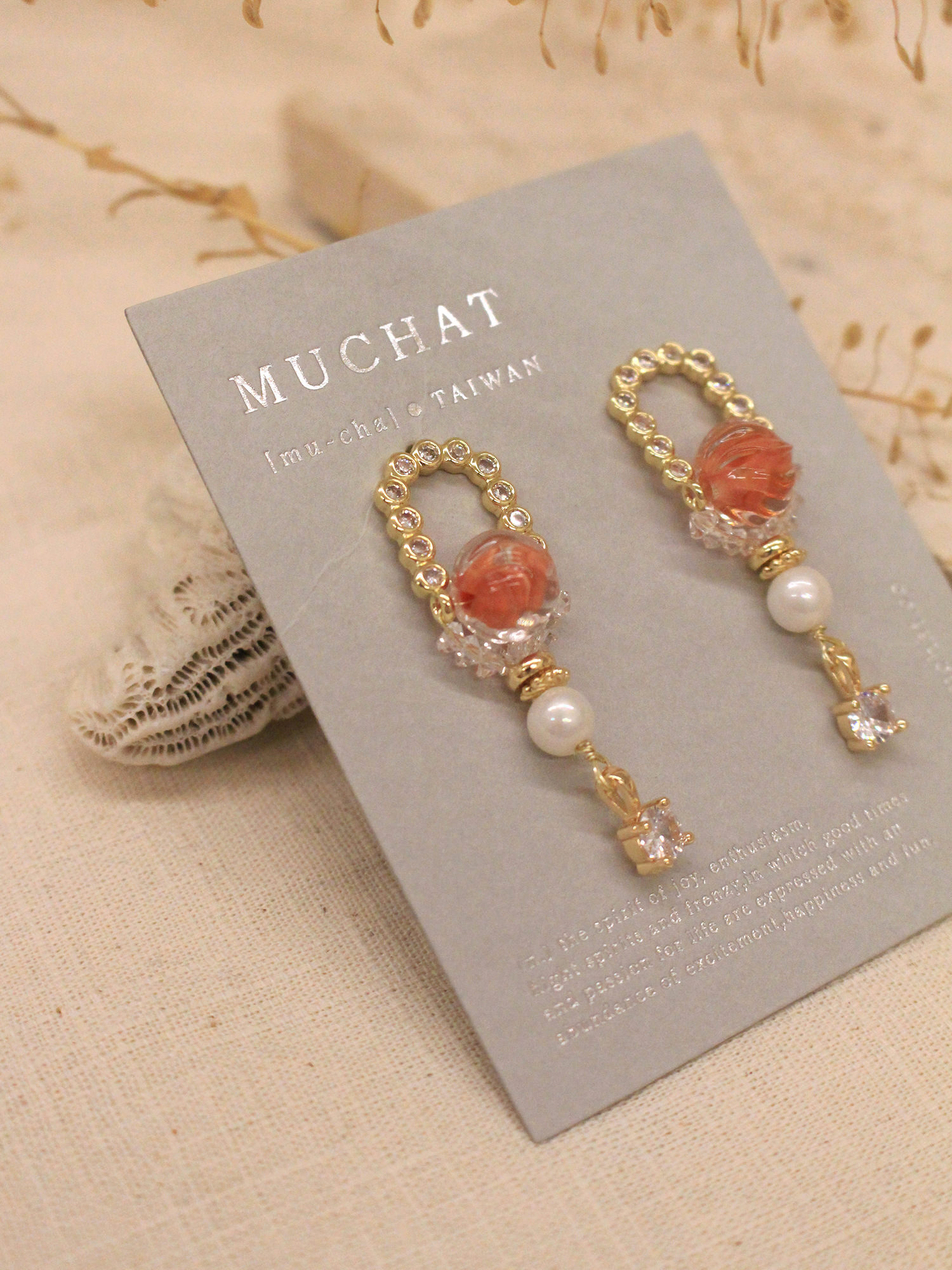 金魚嚮往。MUCHAT手作14KGP鋯石琉璃珠純銀針耳環