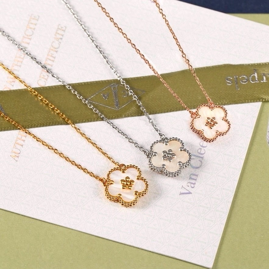 18k”Lucky spring梅花白母貝高奢定製項鍊