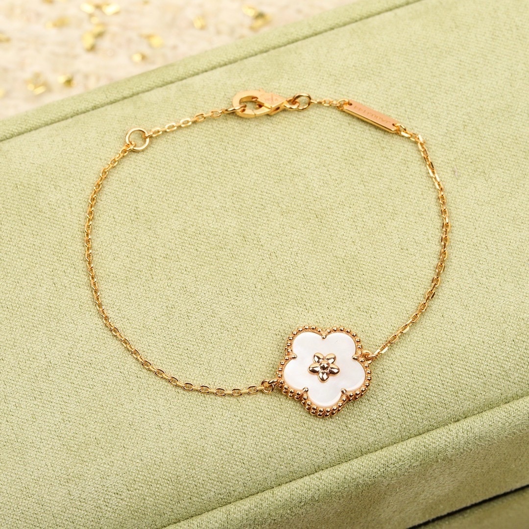 18k”Lucky spring梅花白母貝高奢定製手鍊