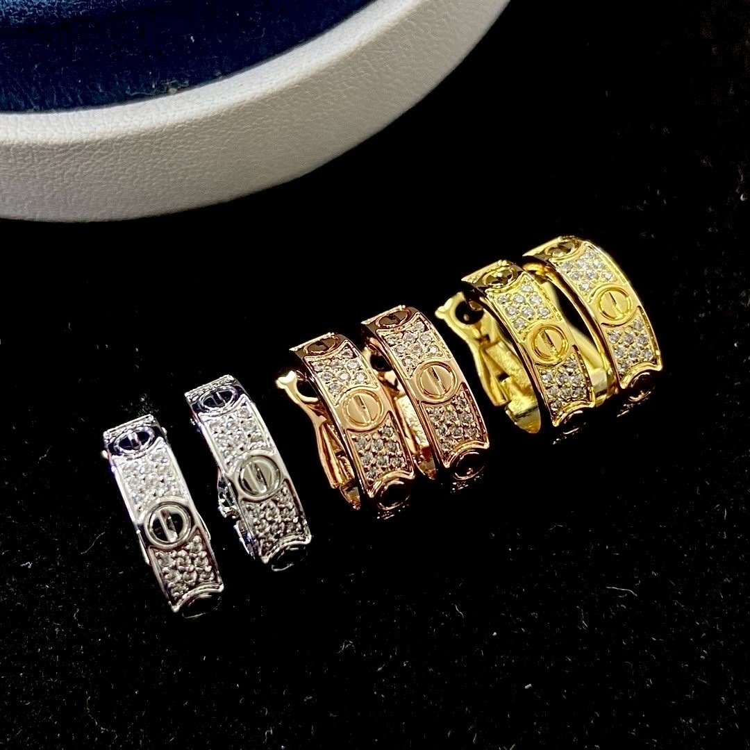 18k”經典滿天星鑽love鑽釘’高奢定製耳扣釘