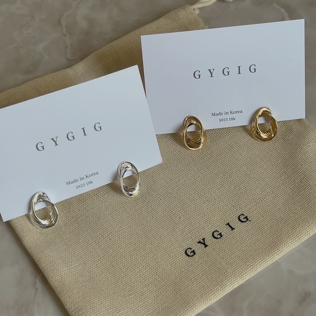 Gy Élan Curve 浮光金屬紋理鬆弛細緻耳釘