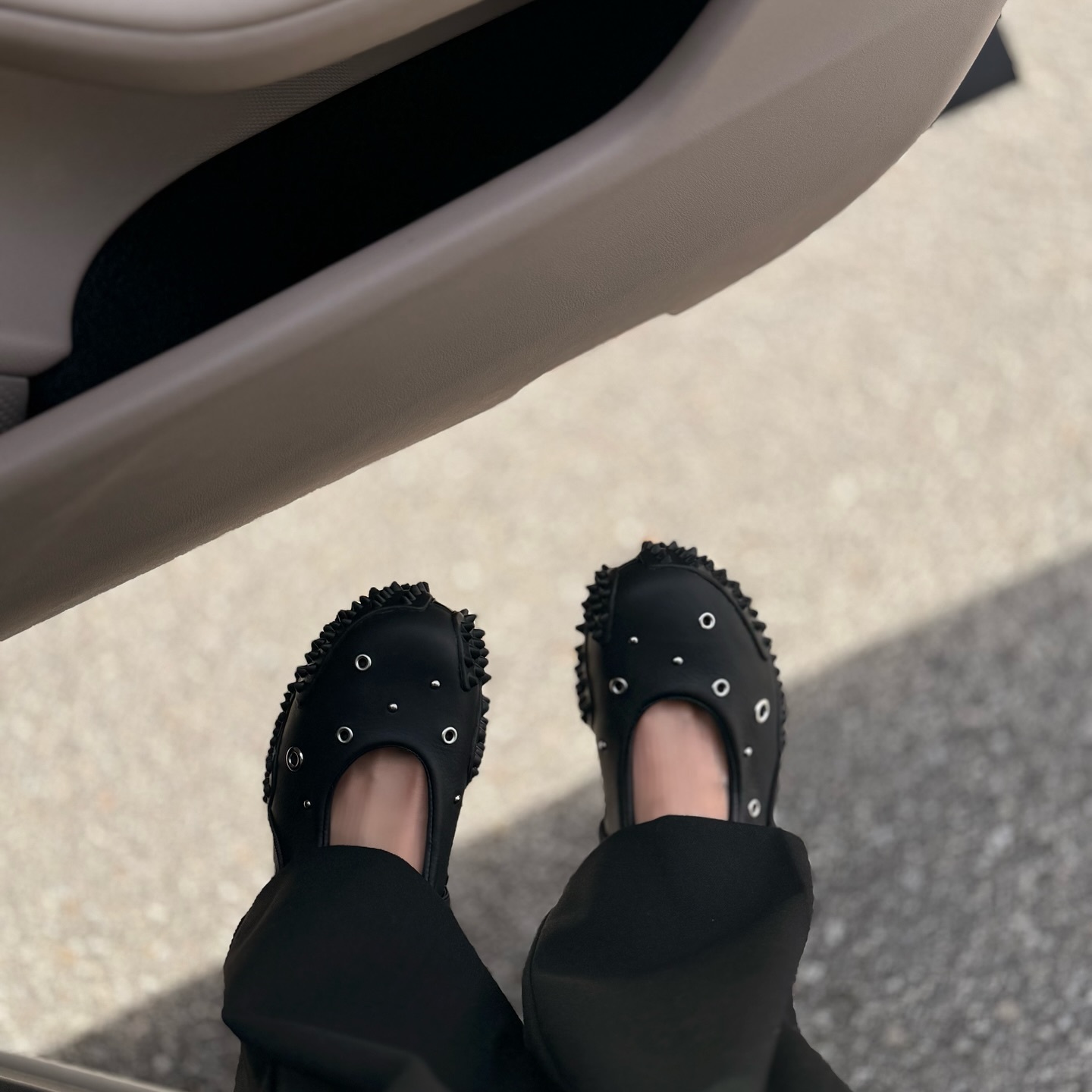 PUMA Mostro Fey Studs 日本新款 黑色 搞怪 金屬 龐克 復古 瑪莉珍鞋 40319201