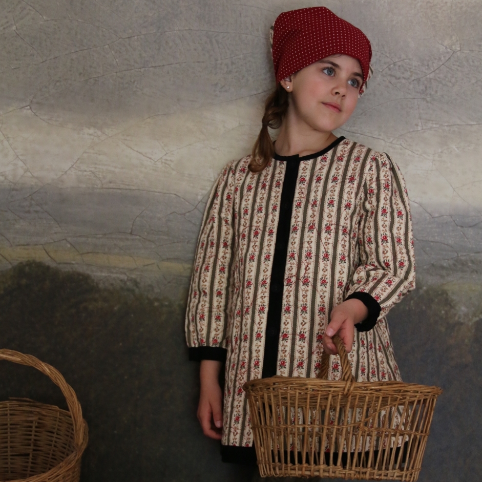 BONJOUR DIARY 優雅條紋兩穿洋裝外套(含圍巾)Dress coat&scarf tapestry kaki stripe print