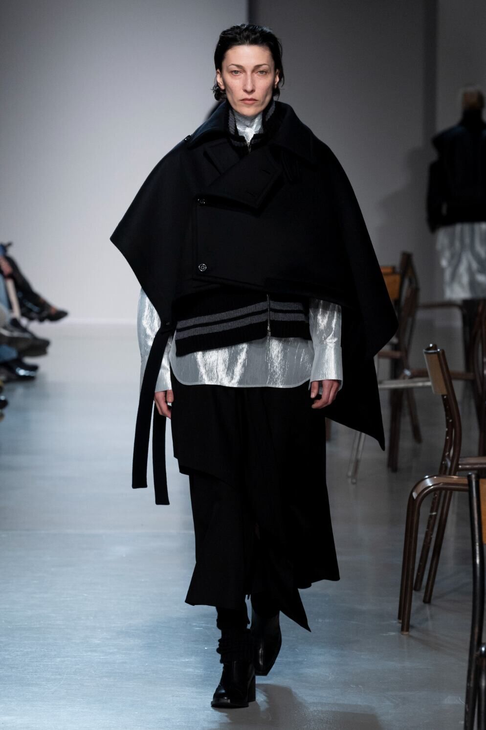 UJOH - Asymmetry Cape / Black