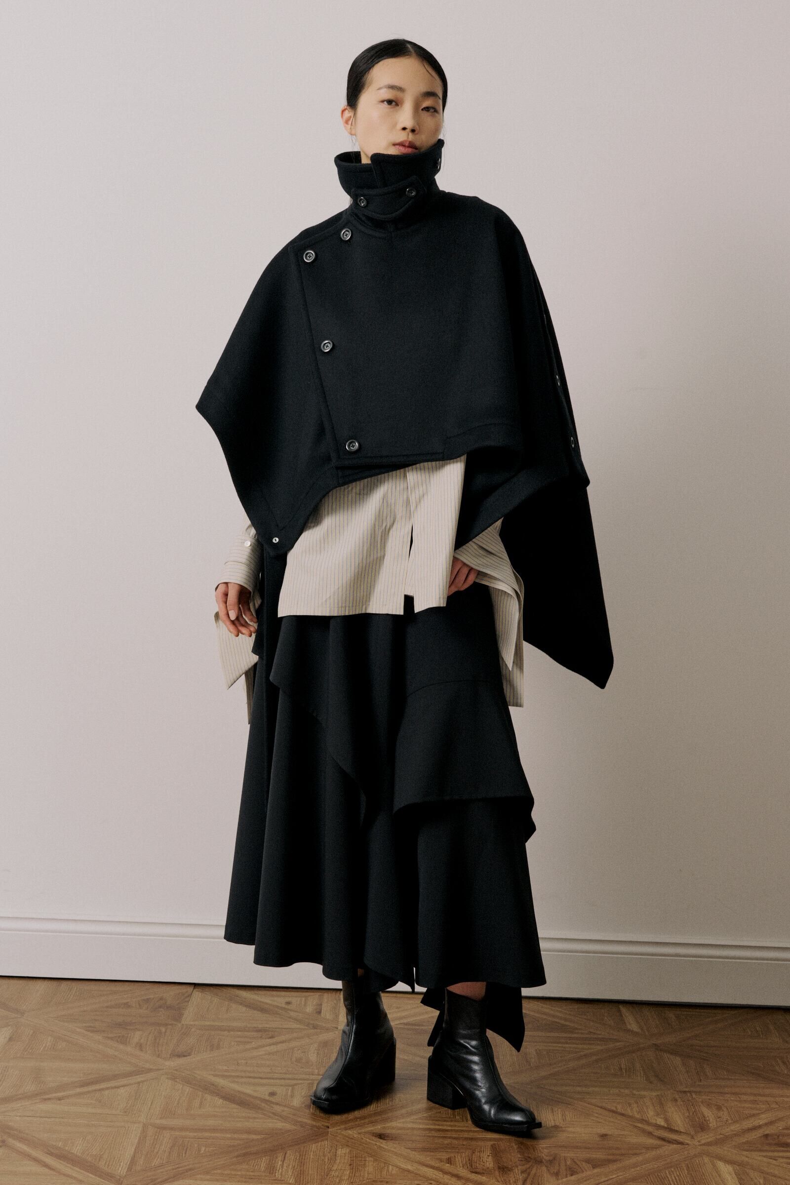 UJOH - Asymmetry Cape / Black