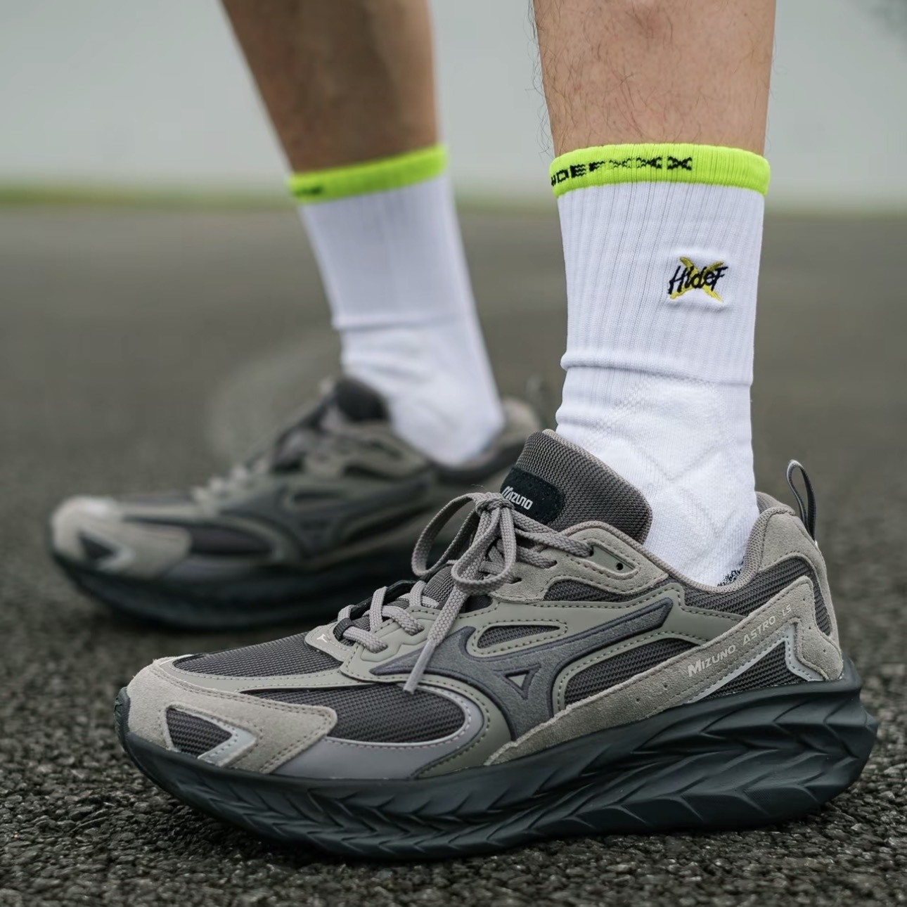 MIZUNO ASTRO LS 細條灰 厚底增高 緩震回彈 跑步鞋 美津濃 男鞋 D1GH252102