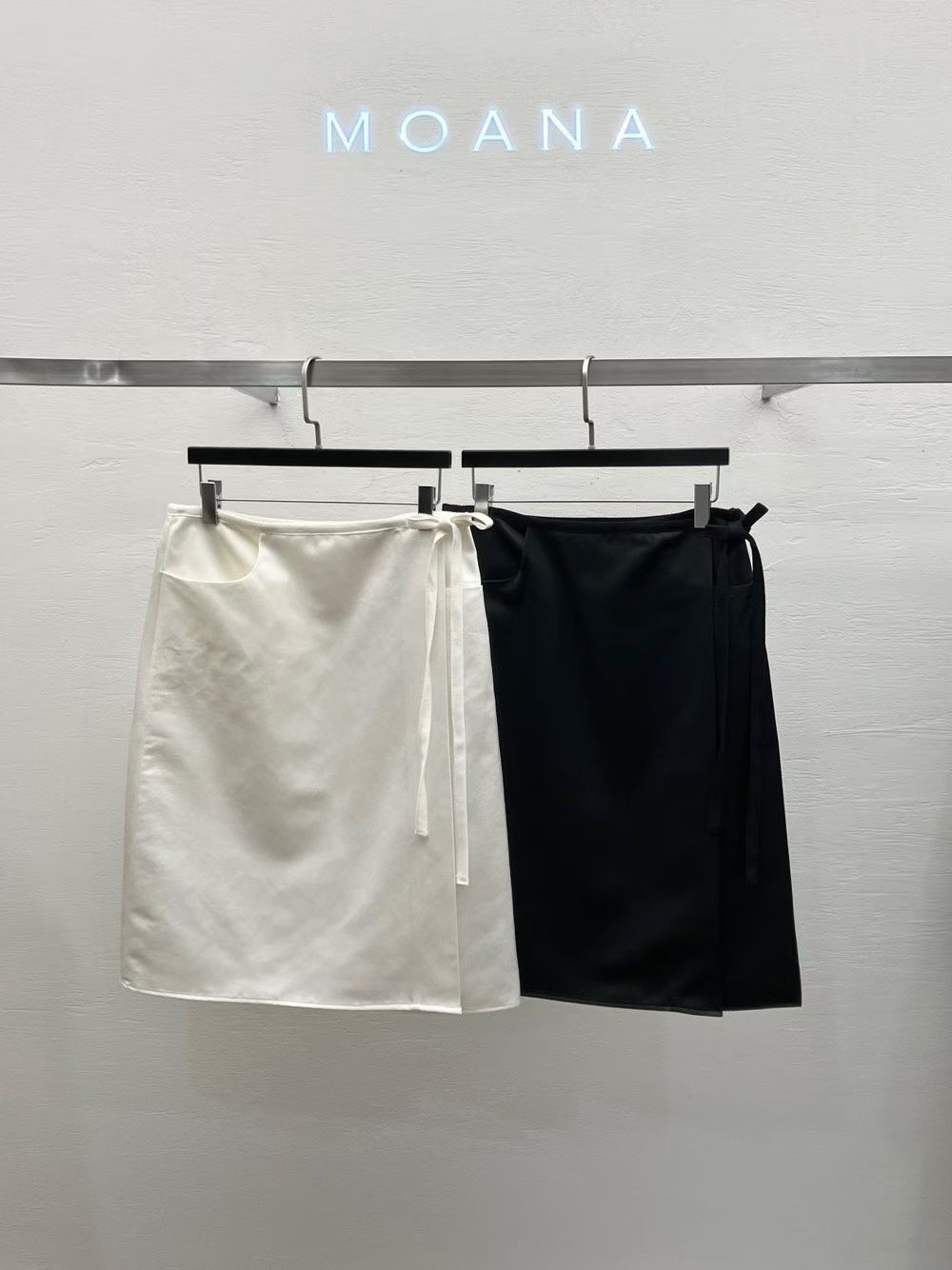 MK5003 前頁綁帶口袋緞面半裙