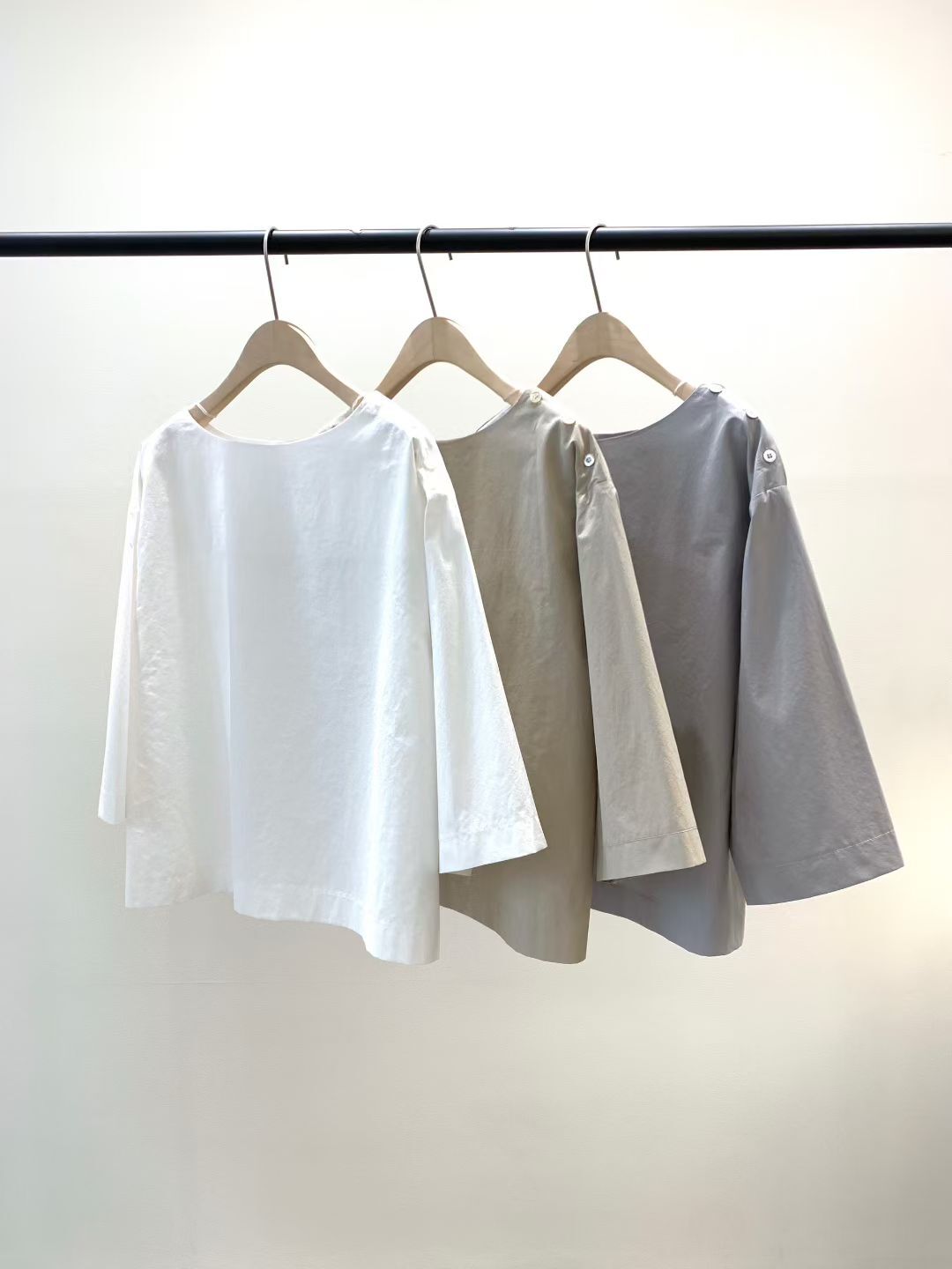 KN5021 肩膊鈕扣中袖上衣