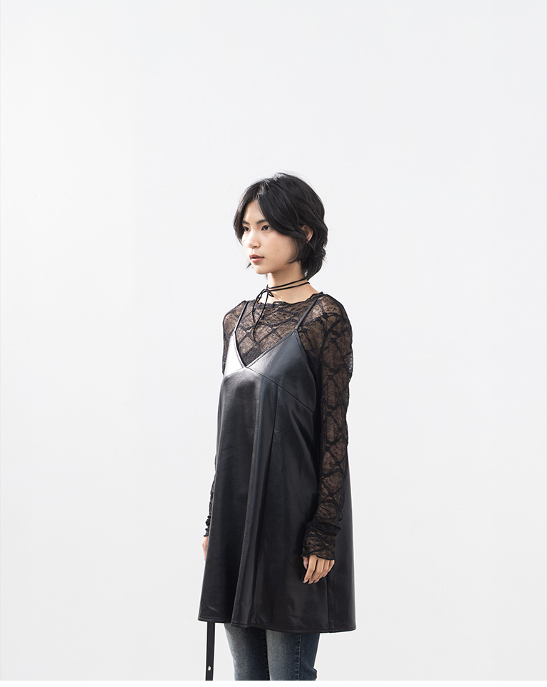 V-neck spaghetti-shoulder leather short dress (two colors available)S/M【01087168】in stock+pre-order