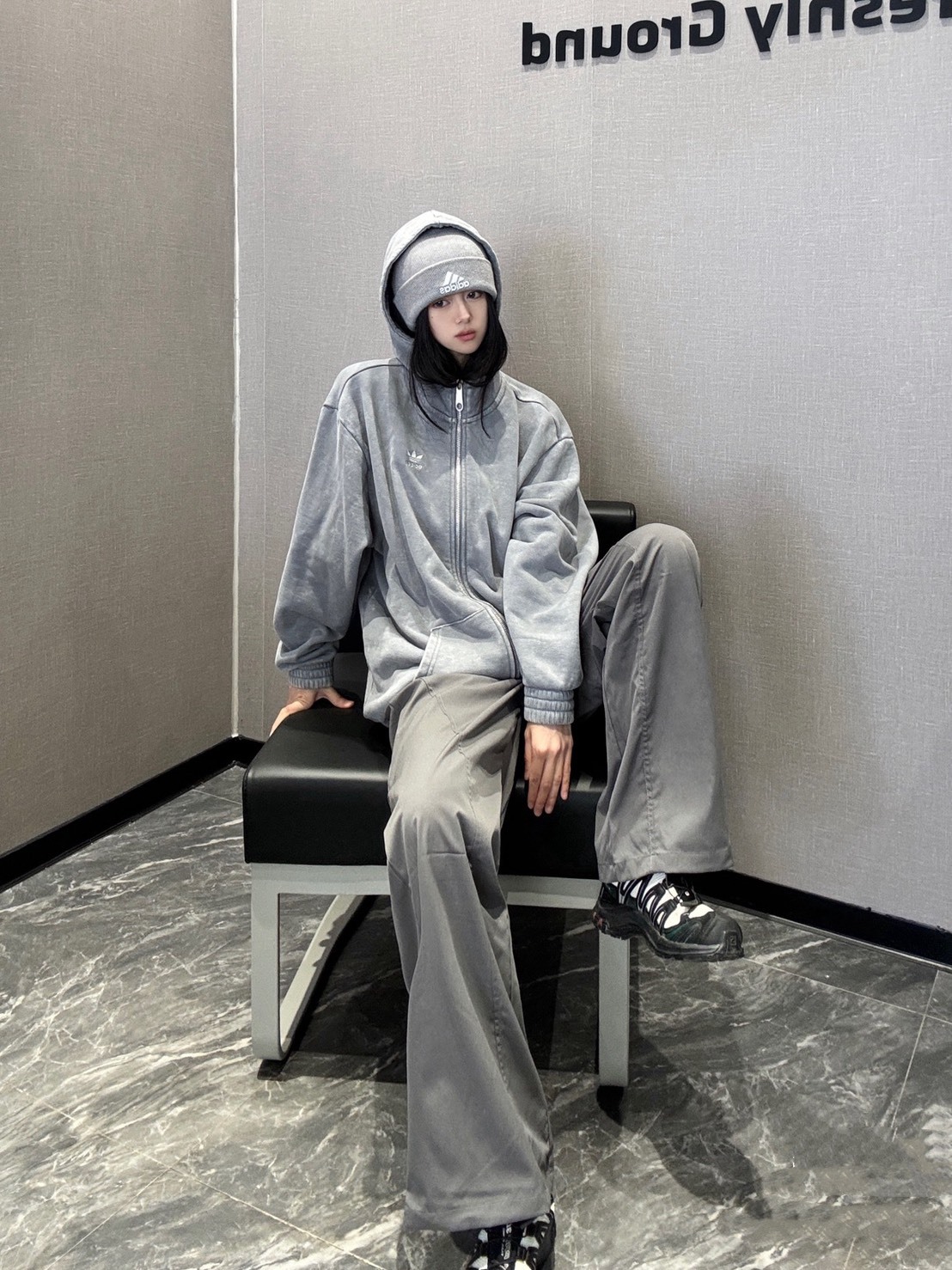 【10/16 - 10/18 週末優惠】【預購】Adidas Originals 三線 復古 水洗灰 連帽外套 復古灰 IY8039