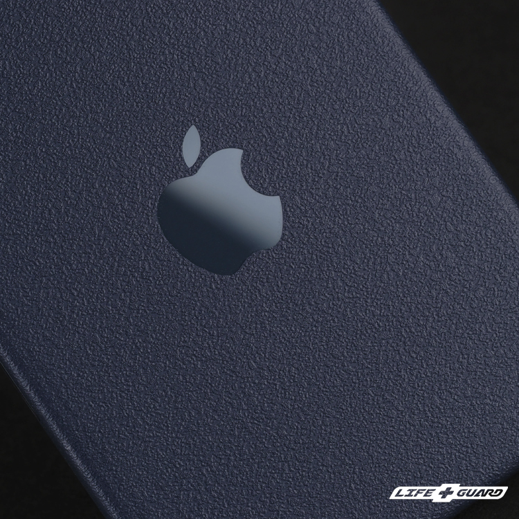 LIFE+GUARD 手機貼膜安裝特寫，適用 iPhone 17 Pro max