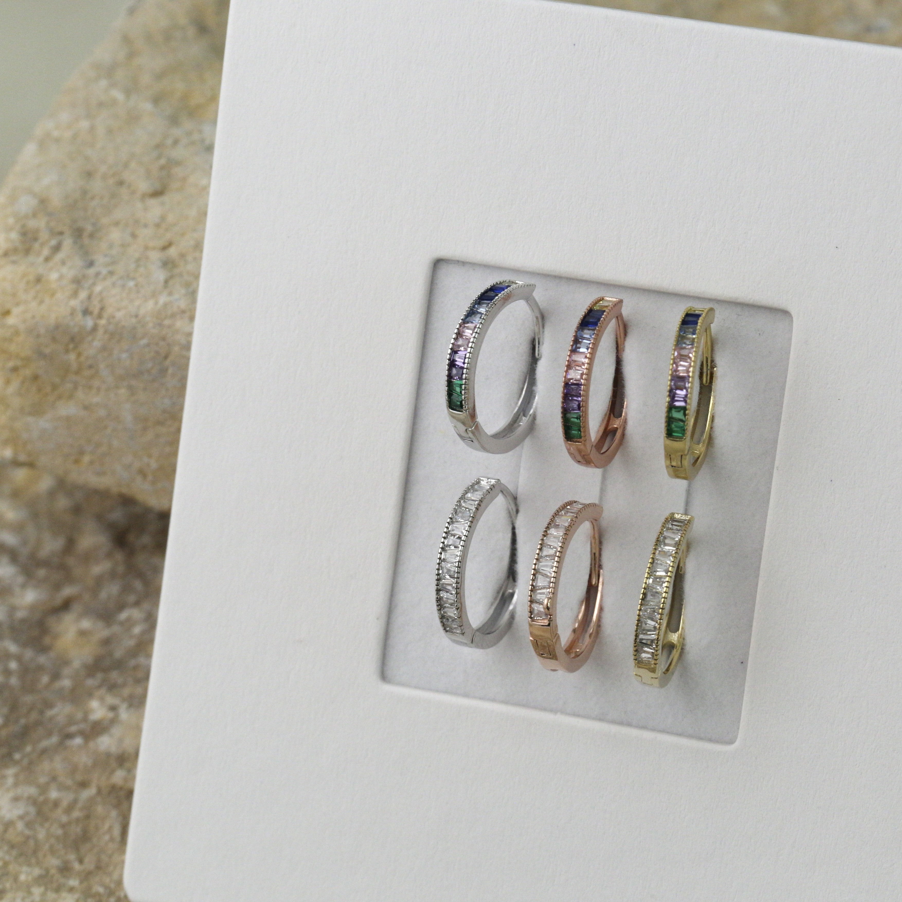 Sve25 ( 15.5mm(L)彩色、白色梯形鋯石圈耳環）