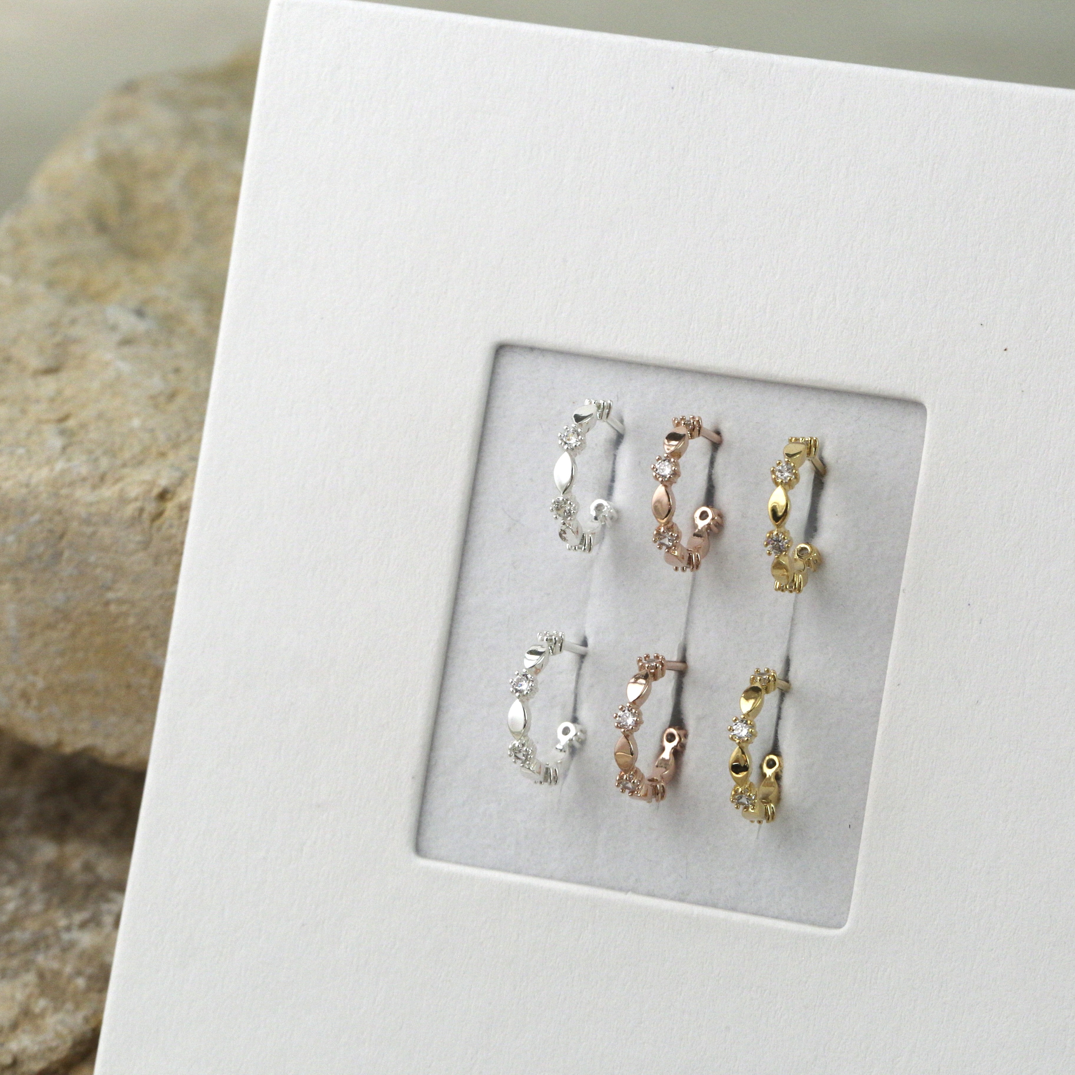 Sve19 (鋯石半圈耳環）