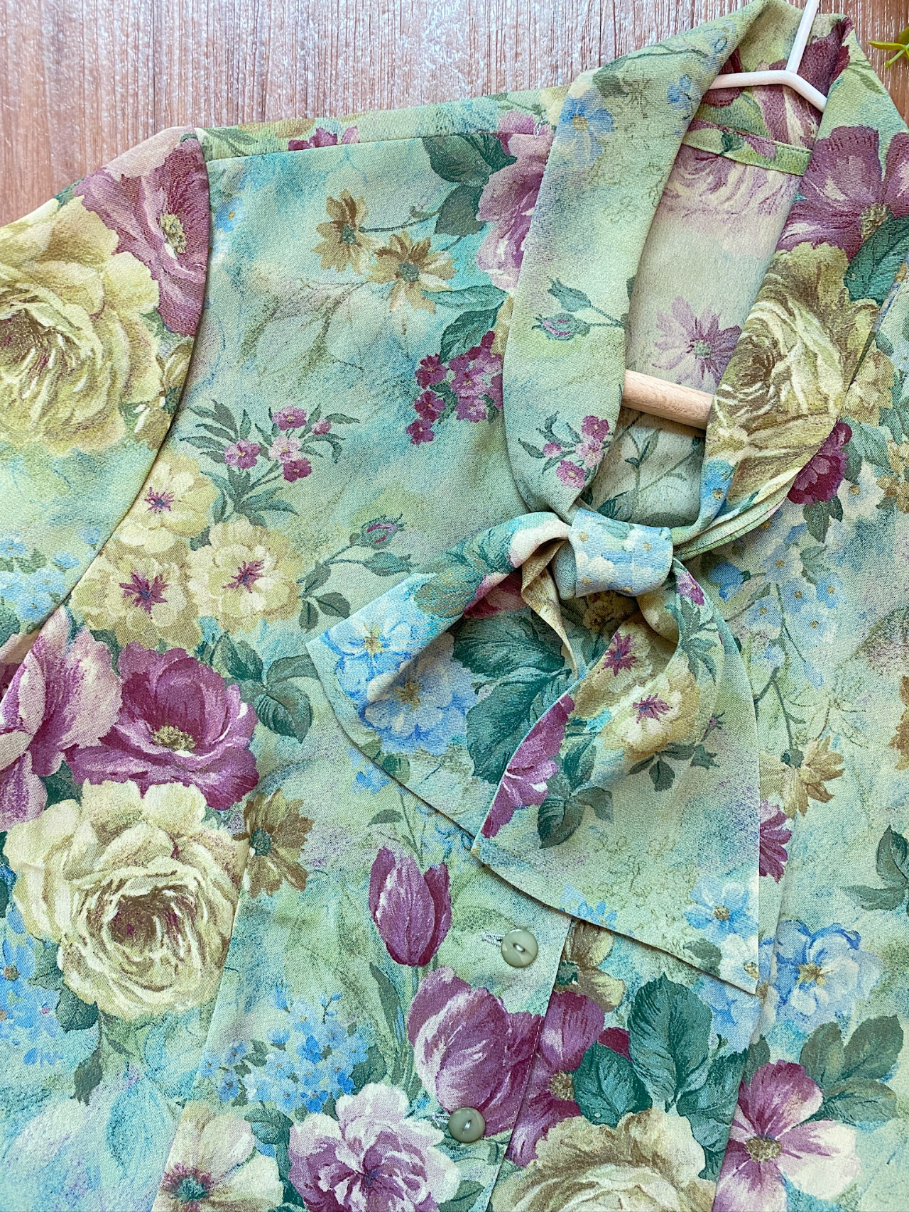 淡綠色浪漫大花古著上衣