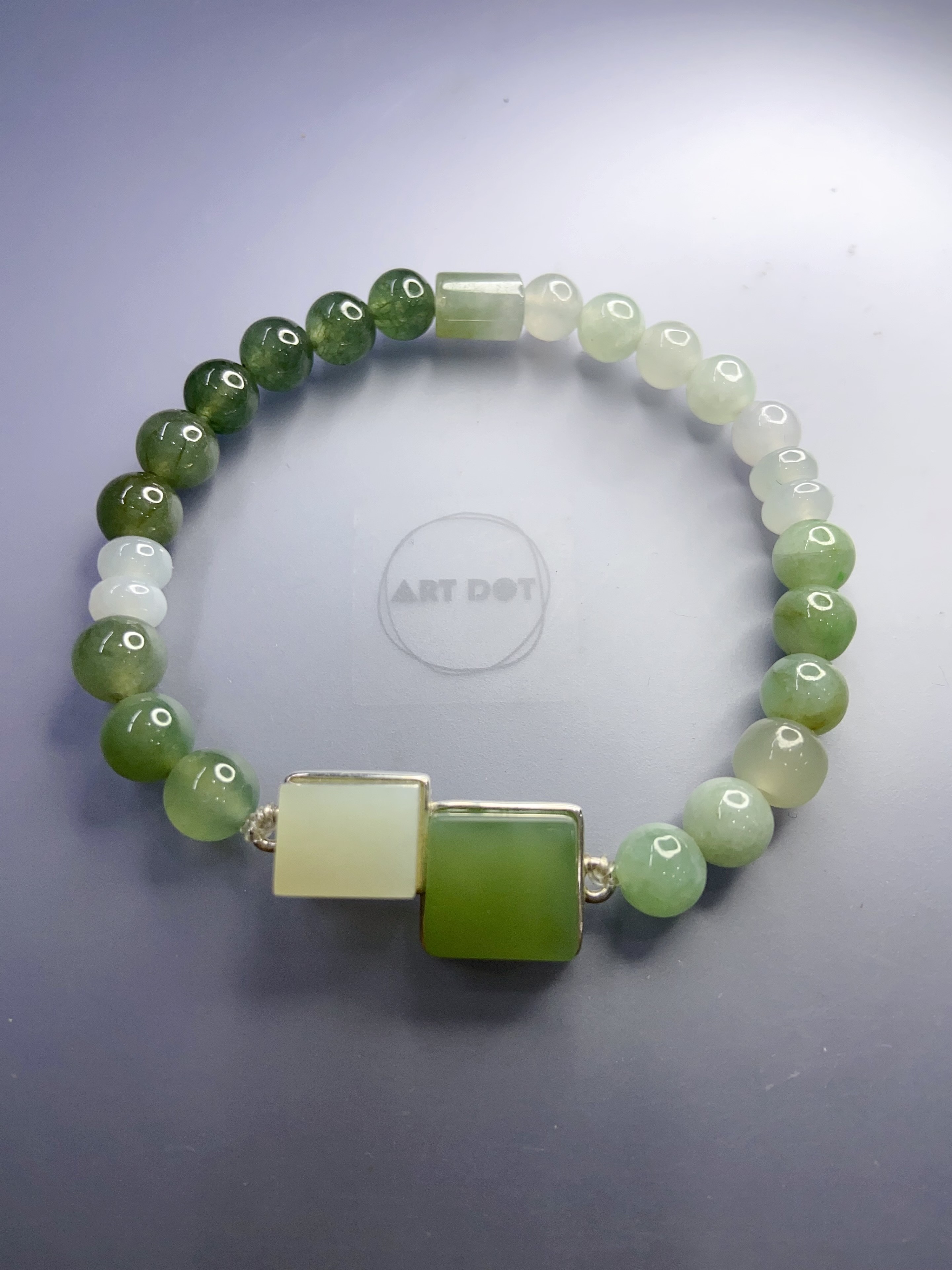 煙外綠楊丨和田翡翠綠白漸層手鍊