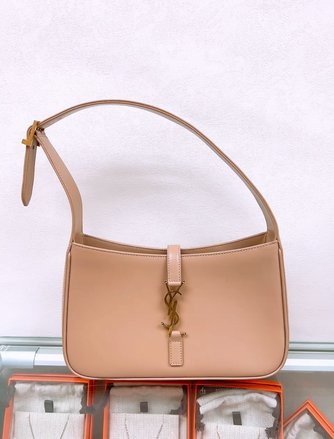 YSL Saint Laurent le 5 a 7 hobo beige