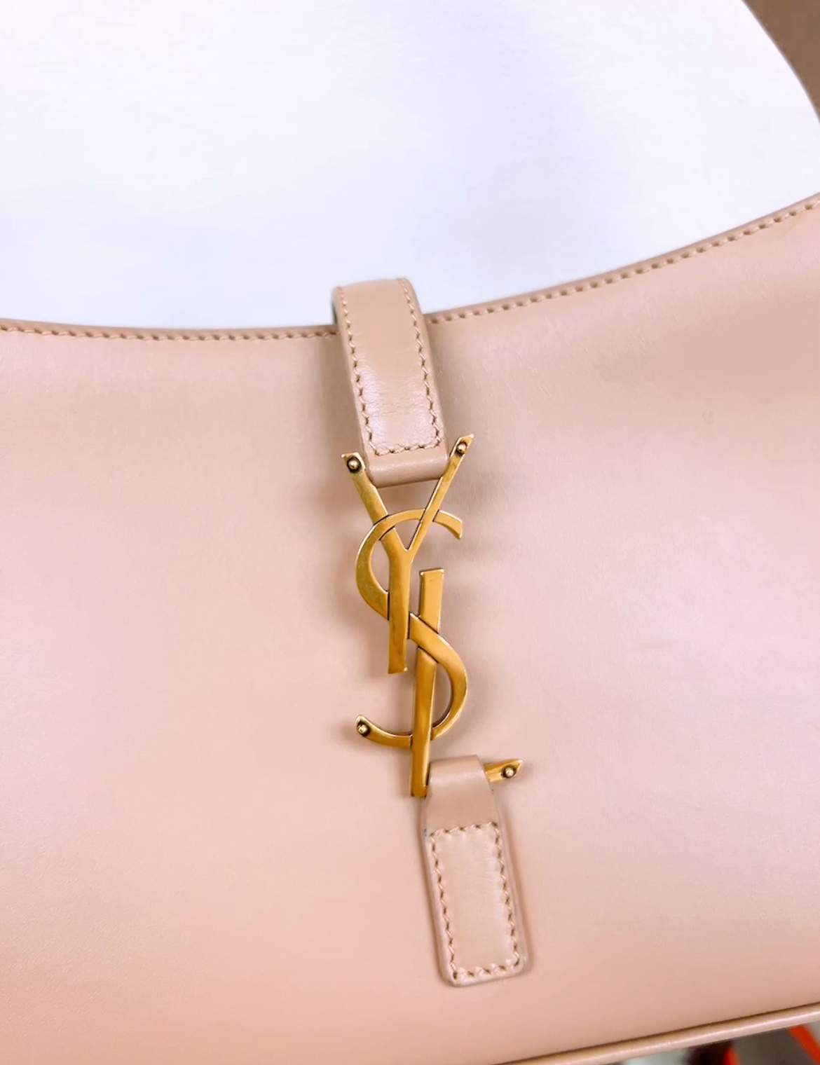 YSL Saint Laurent le 5 a 7 hobo beige