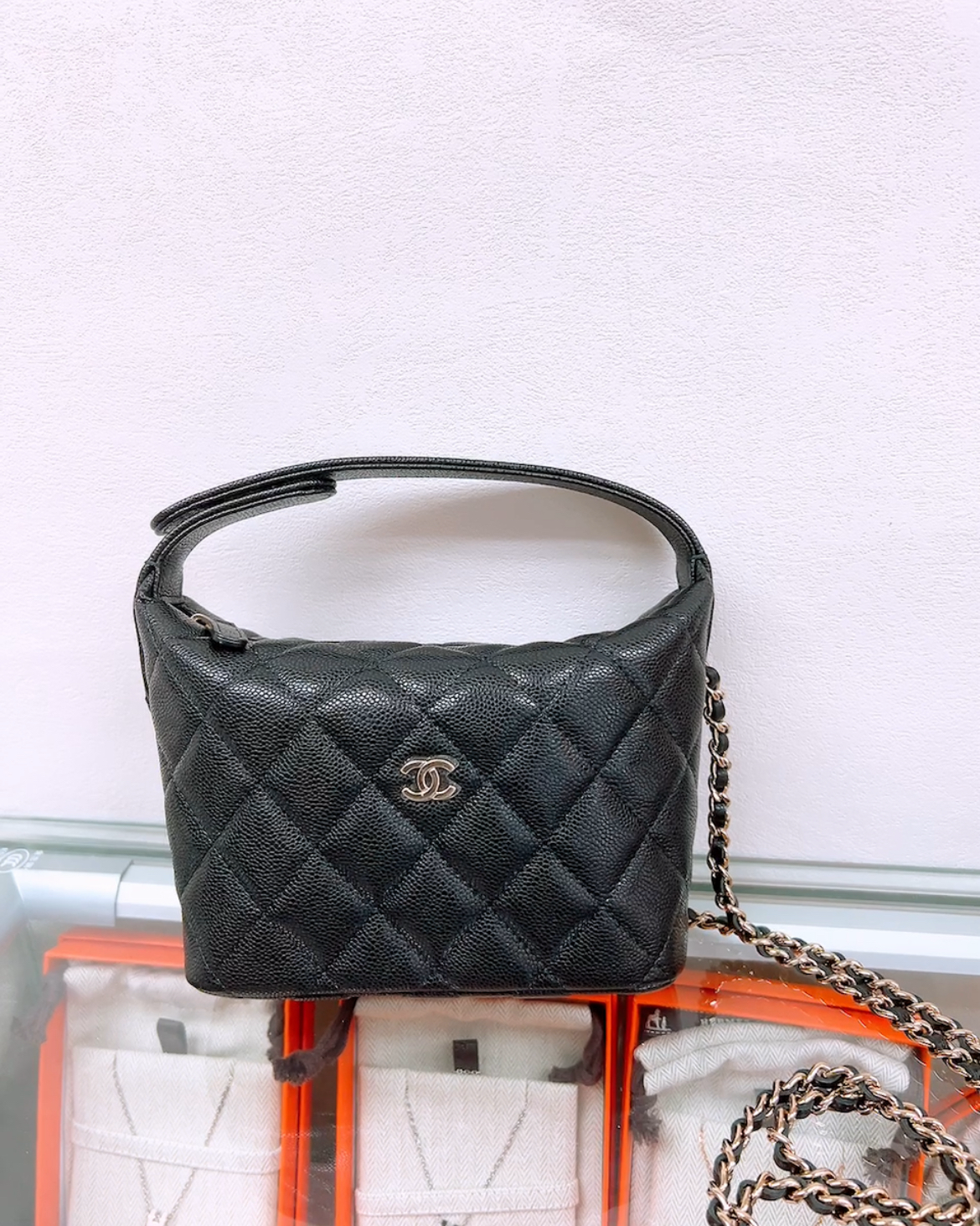 *Unused* Chanel clutch with chain 飯盒包