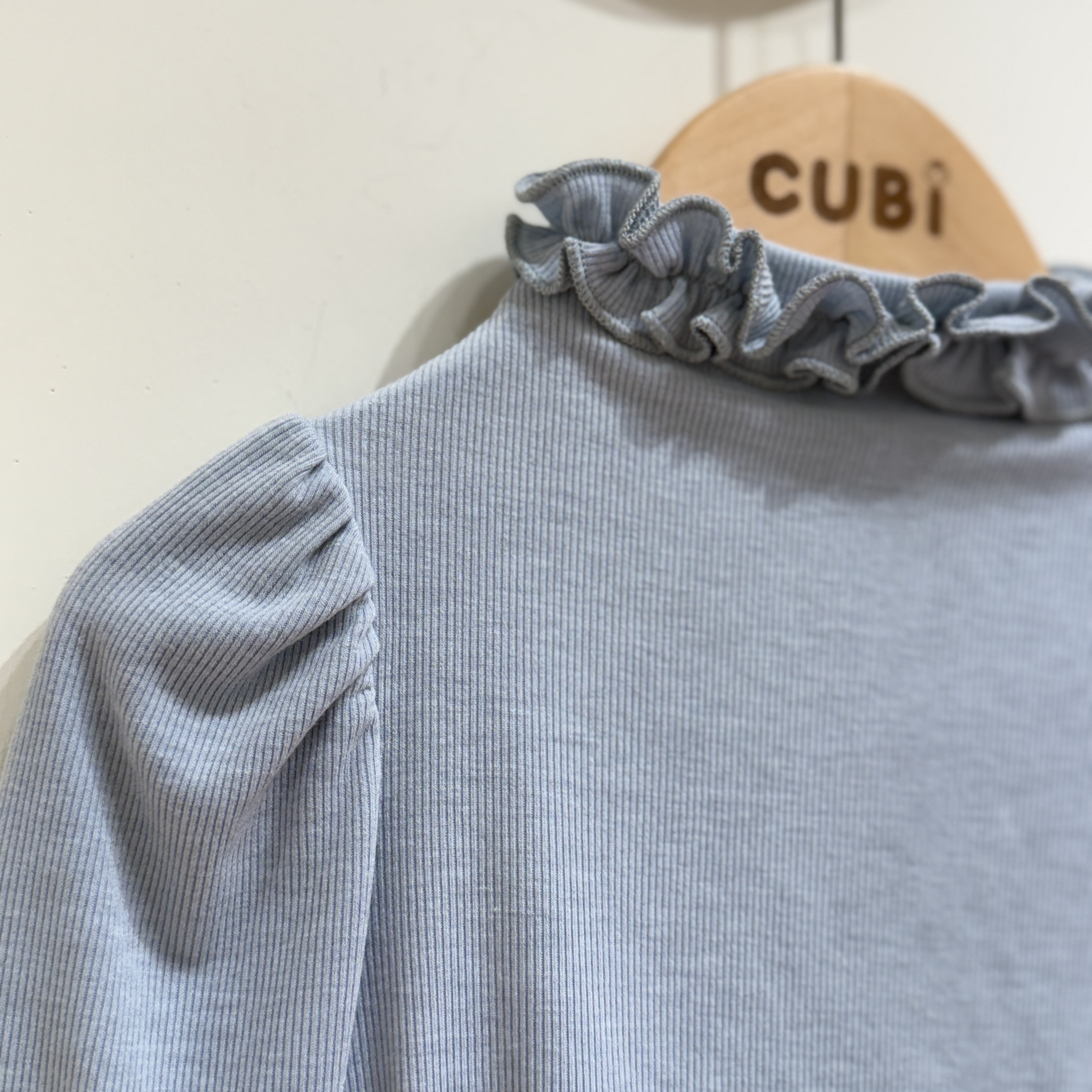 25秋 荷葉領口上衣-藍