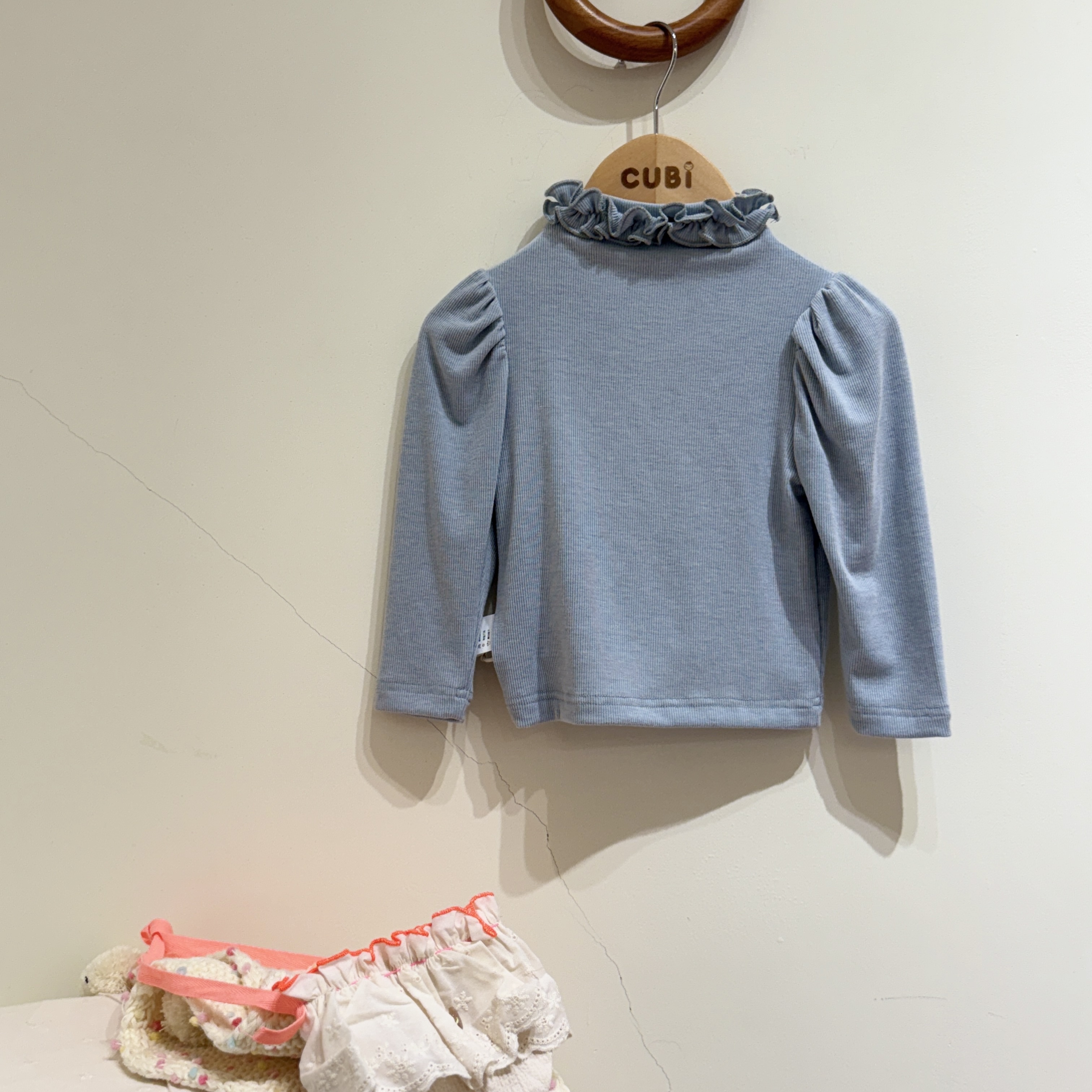 25秋 荷葉領口上衣-藍