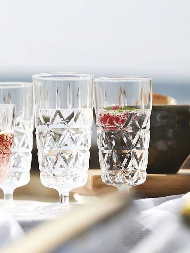 瑞典 Sagaform-野餐高腳杯,好用耐磨,且杯體輕巧搭配格紋的經典設計