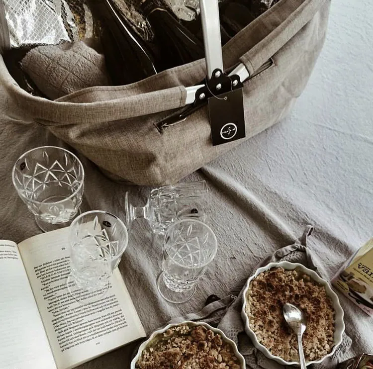 瑞典 Sagaform-野餐高腳杯,無論在戶外或是室內都可搭配餐食塑造高品質用餐氣氛