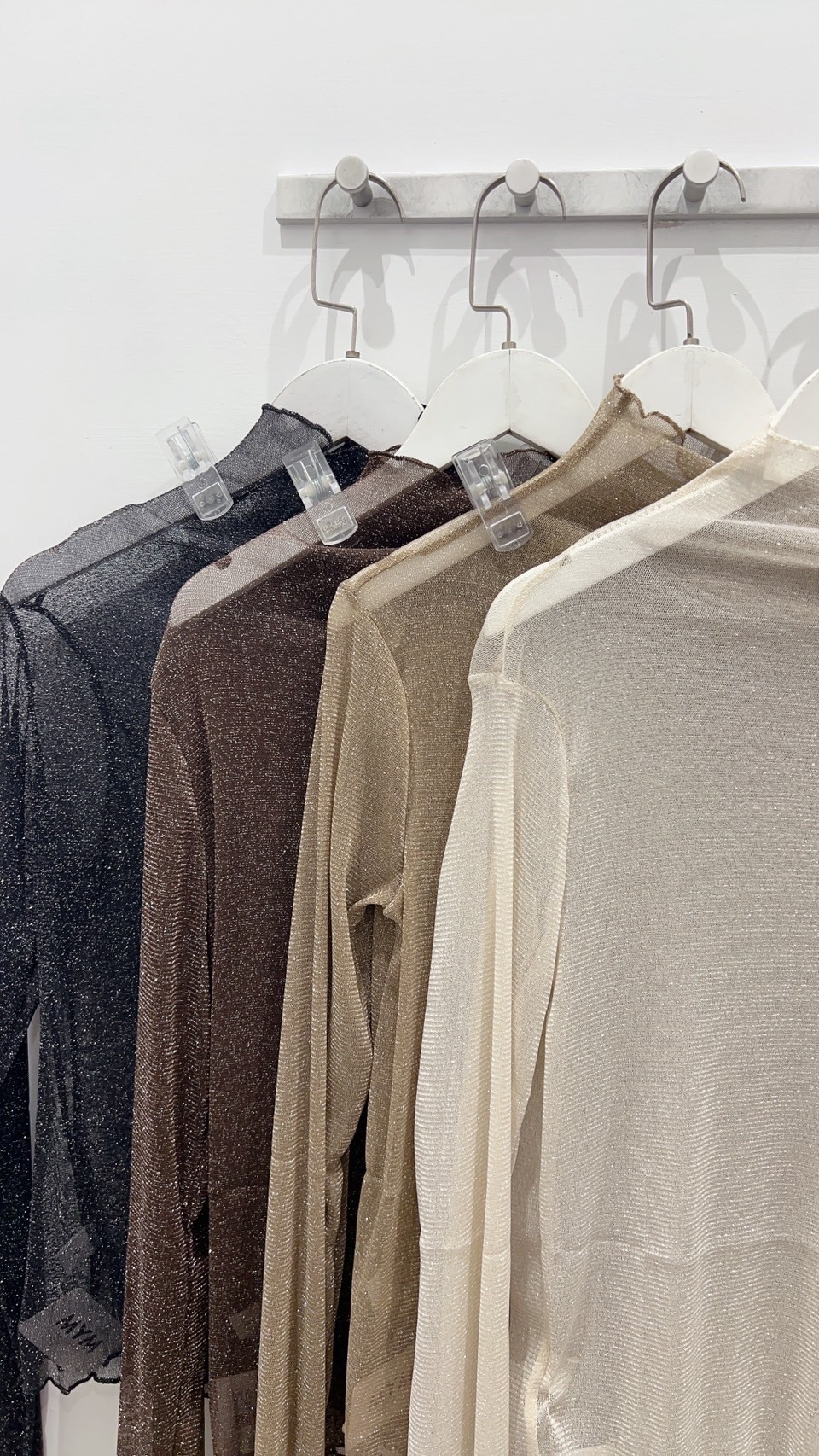 閃亮亮捲邊透膚打底衣