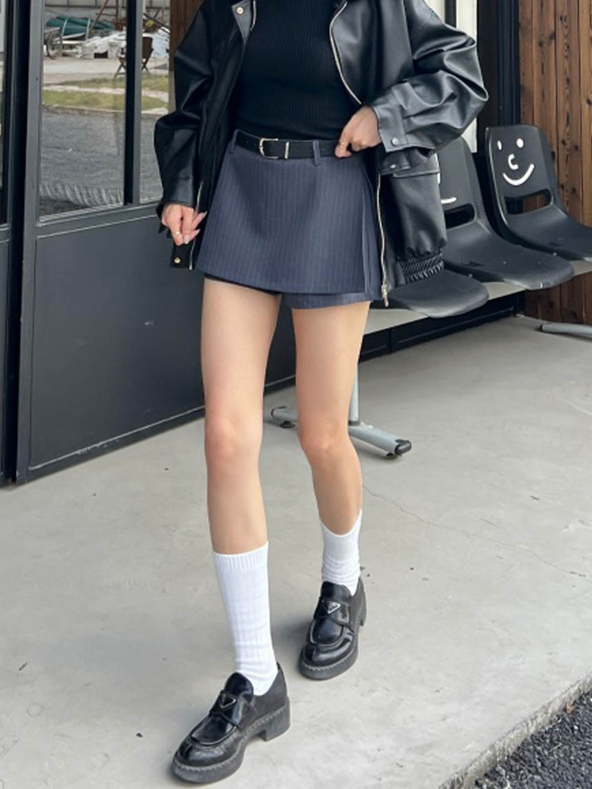 附皮帶側雙開衩直條西裝裙*2色