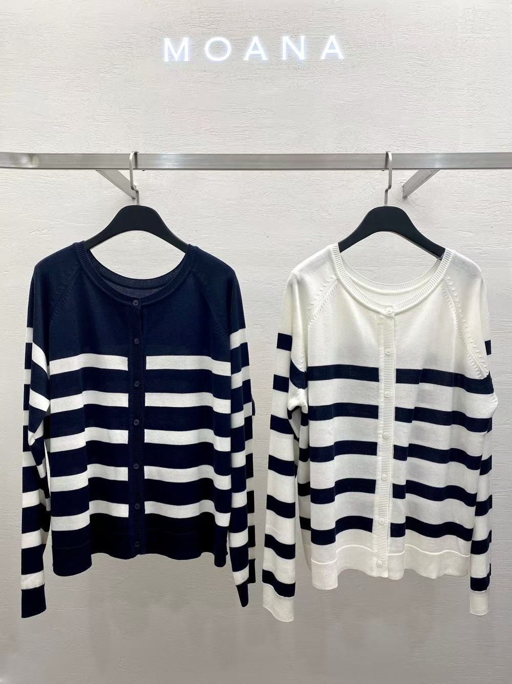 MK5022 撞色粗間條紋開胸針織