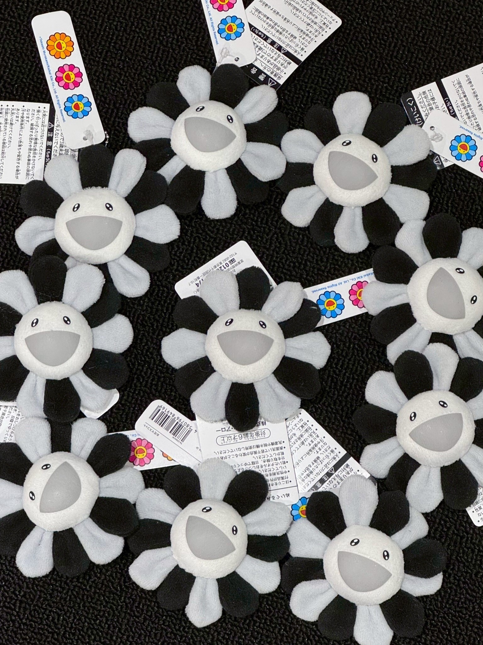 村上隆 新配色 黑灰小花 吊飾 別針