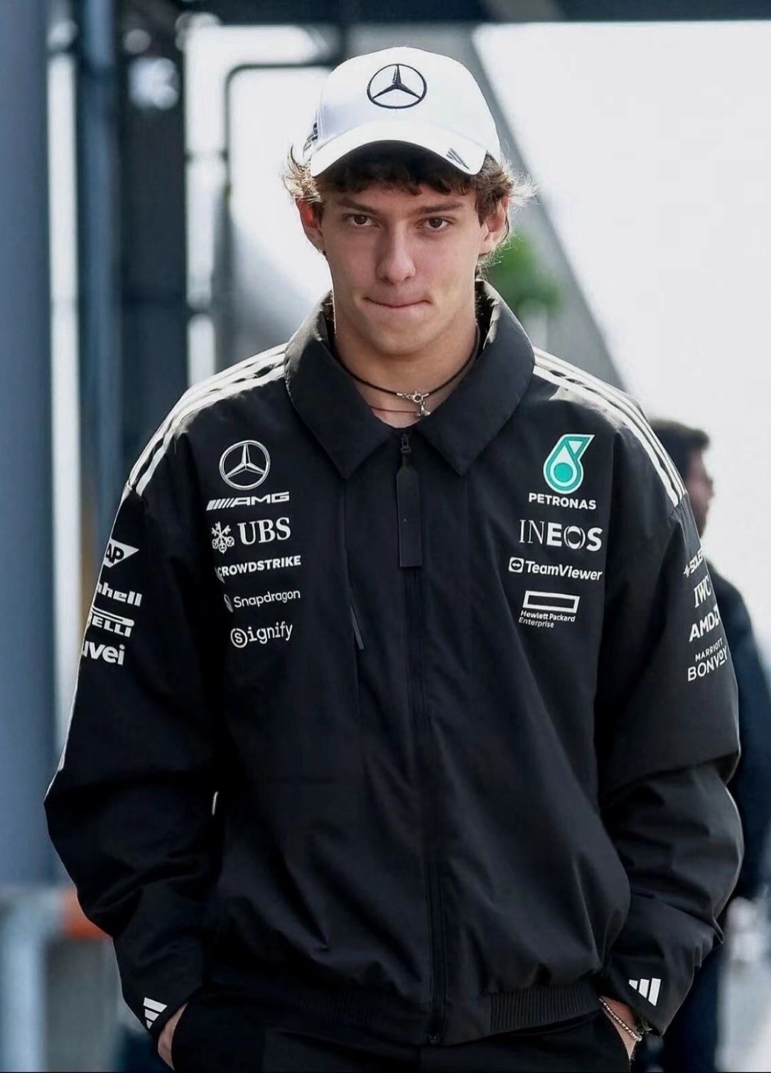 adidas x MERCEDES-AMG PETRONAS F1 聯名條紋寬鬆拉鍊夾克 男款 黑色 宋雨琦同款 JX0748