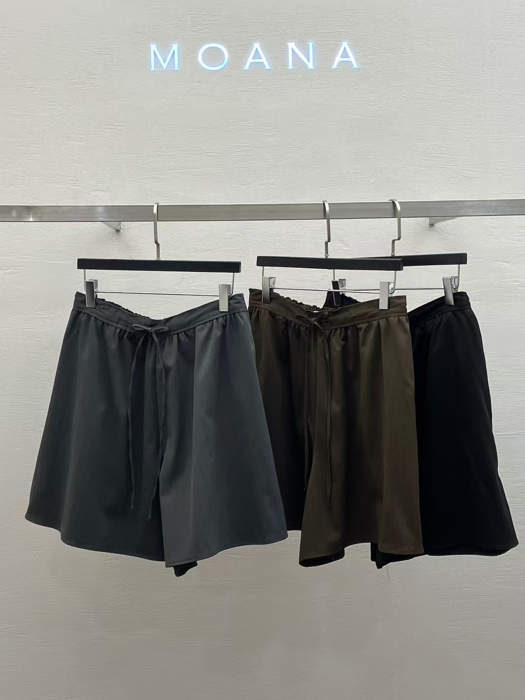 MK5037 滑感綁帶後橡筋傘形短褲