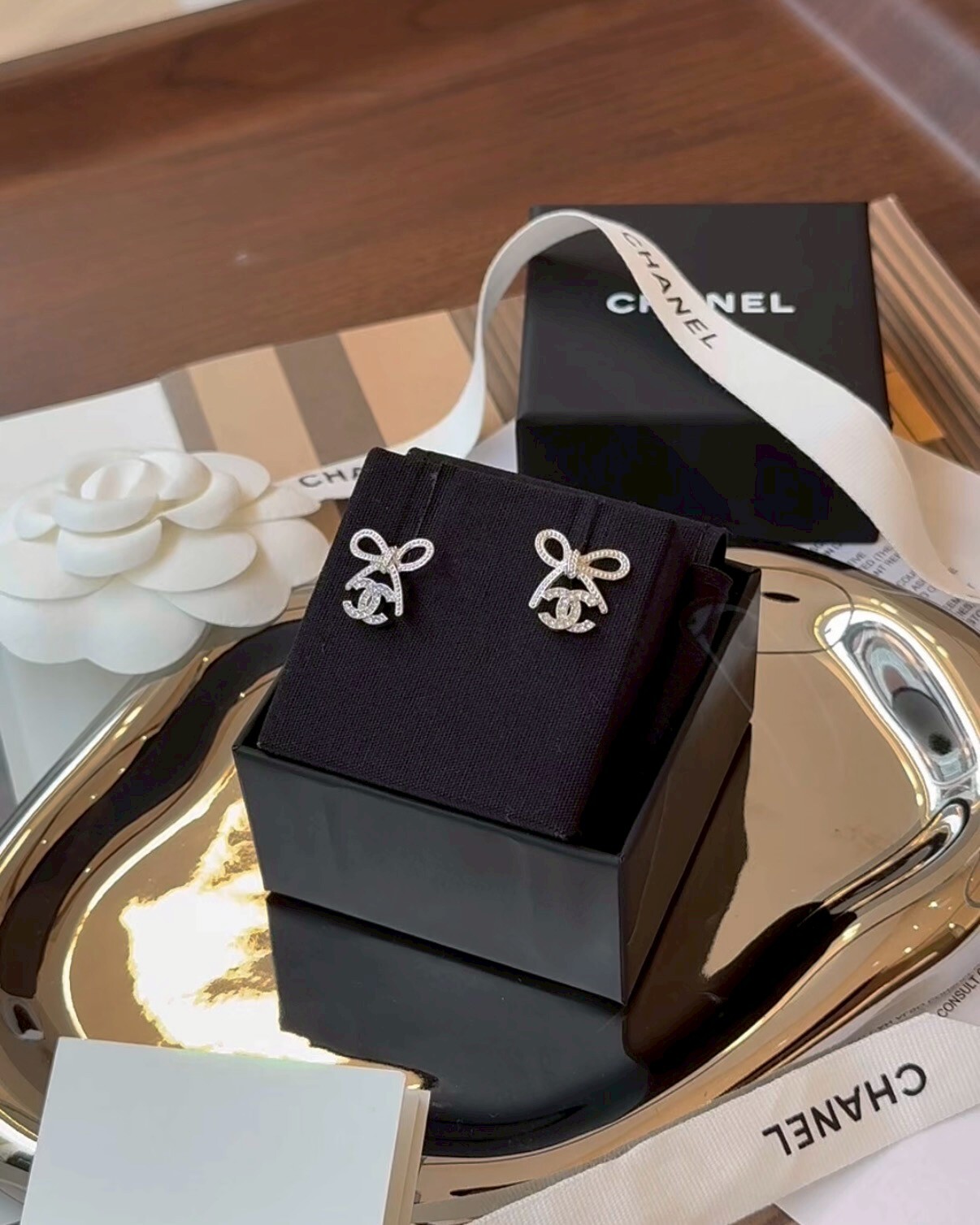 CHANEL｜25K 新款蝴蝶結雙C耳環