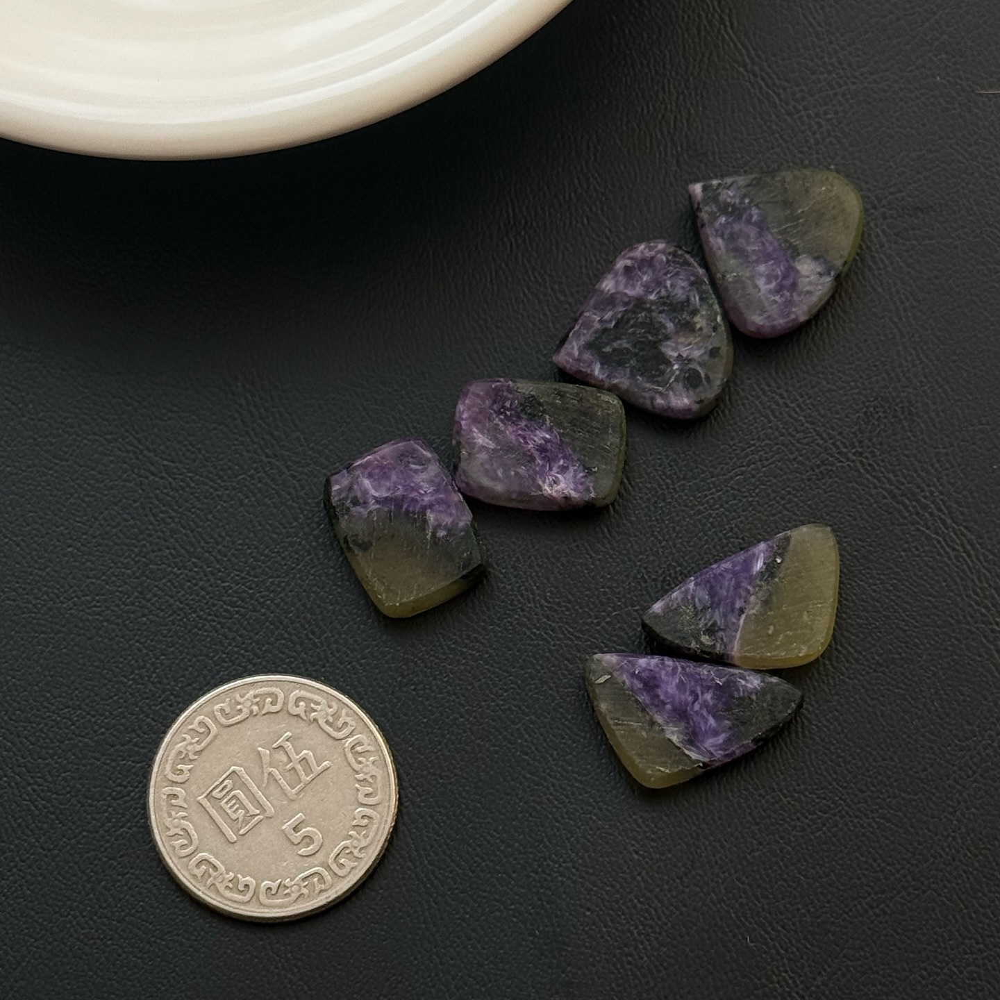 [原石] 紫龍晶共生黃蛋白石 水晶蛋面