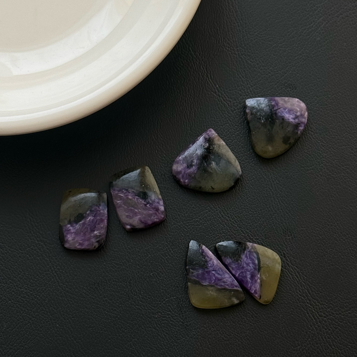 [原石] 紫龍晶共生黃蛋白石 水晶蛋面