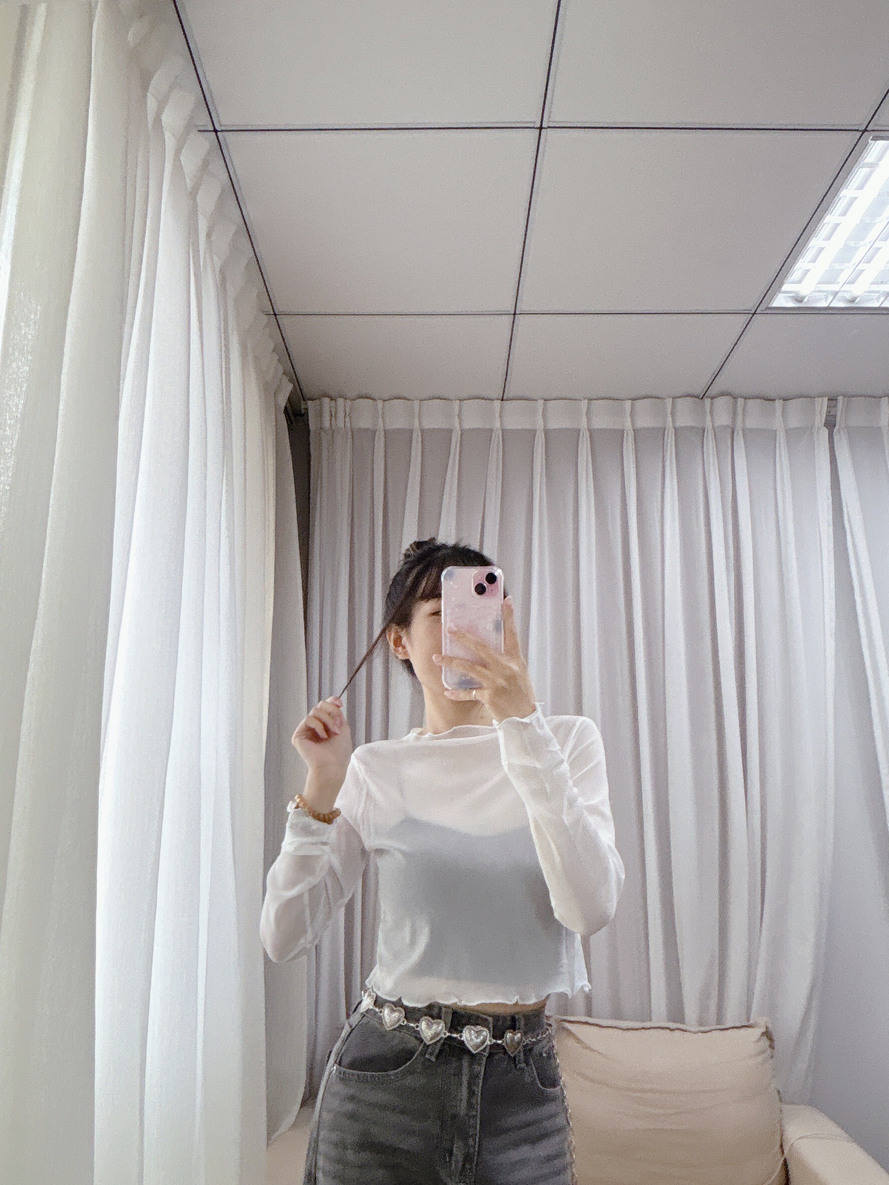 捲邊微高領短版透膚上衣