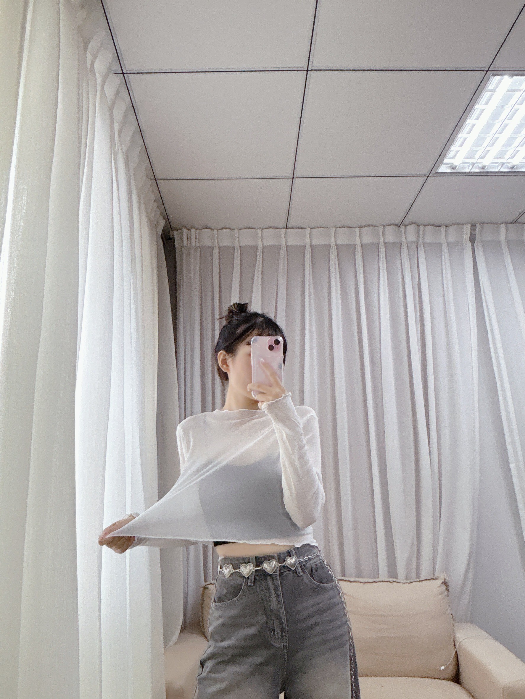 捲邊微高領短版透膚上衣