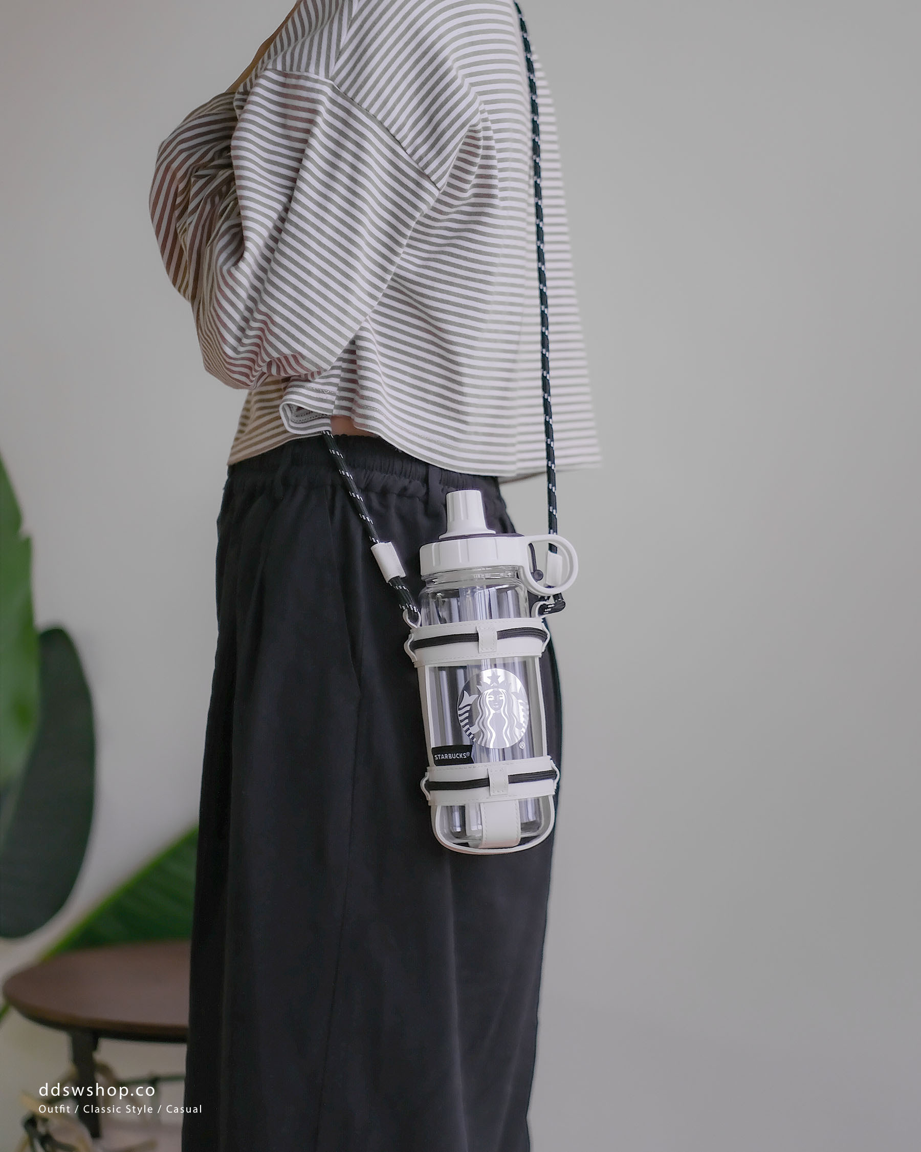 "現貨" STARBUCKS 星巴克 運動水瓶 冷水杯 黑白 提繩 側背 隨身 760ml