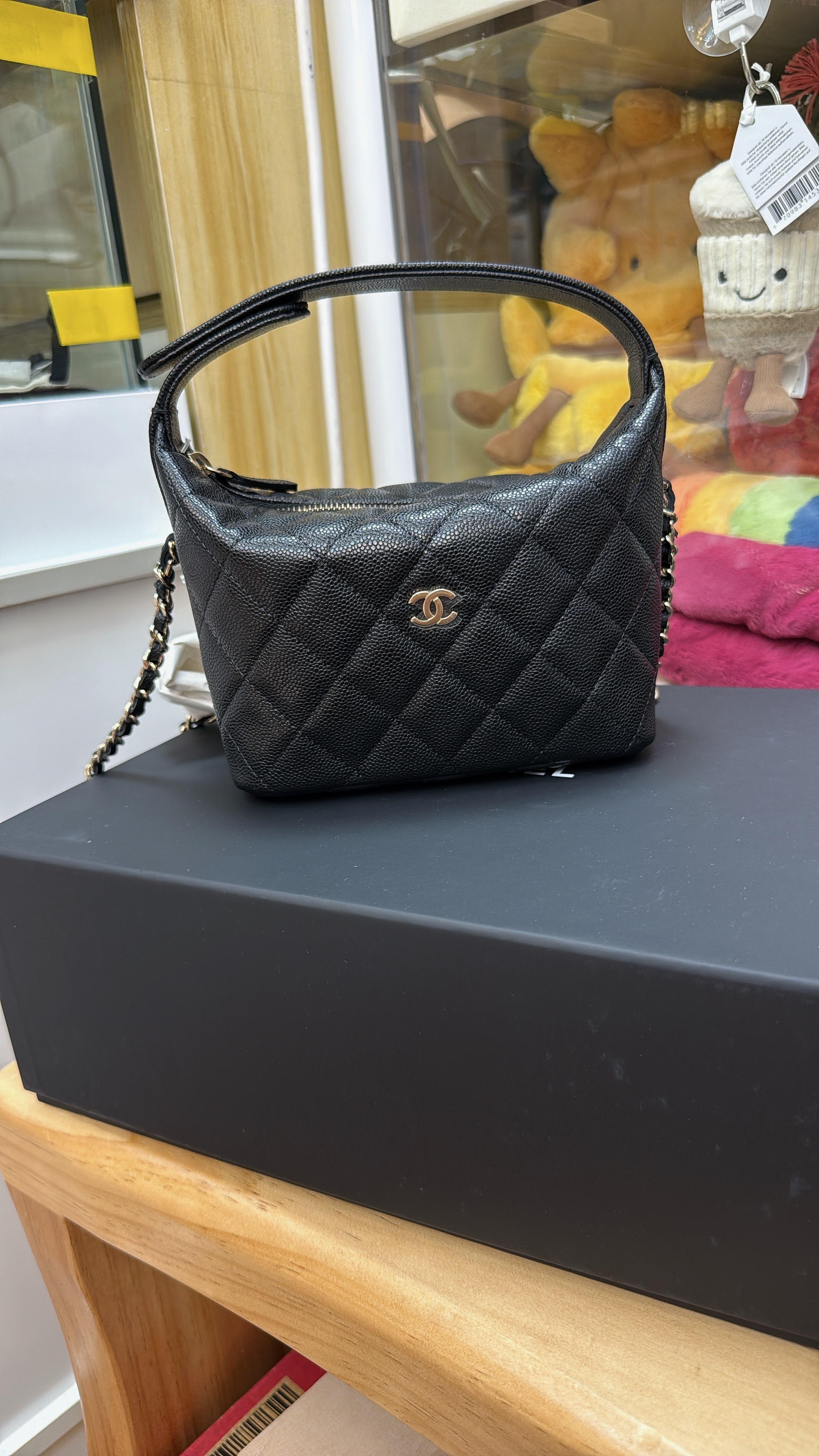 Chanel pouch 黑金牛皮